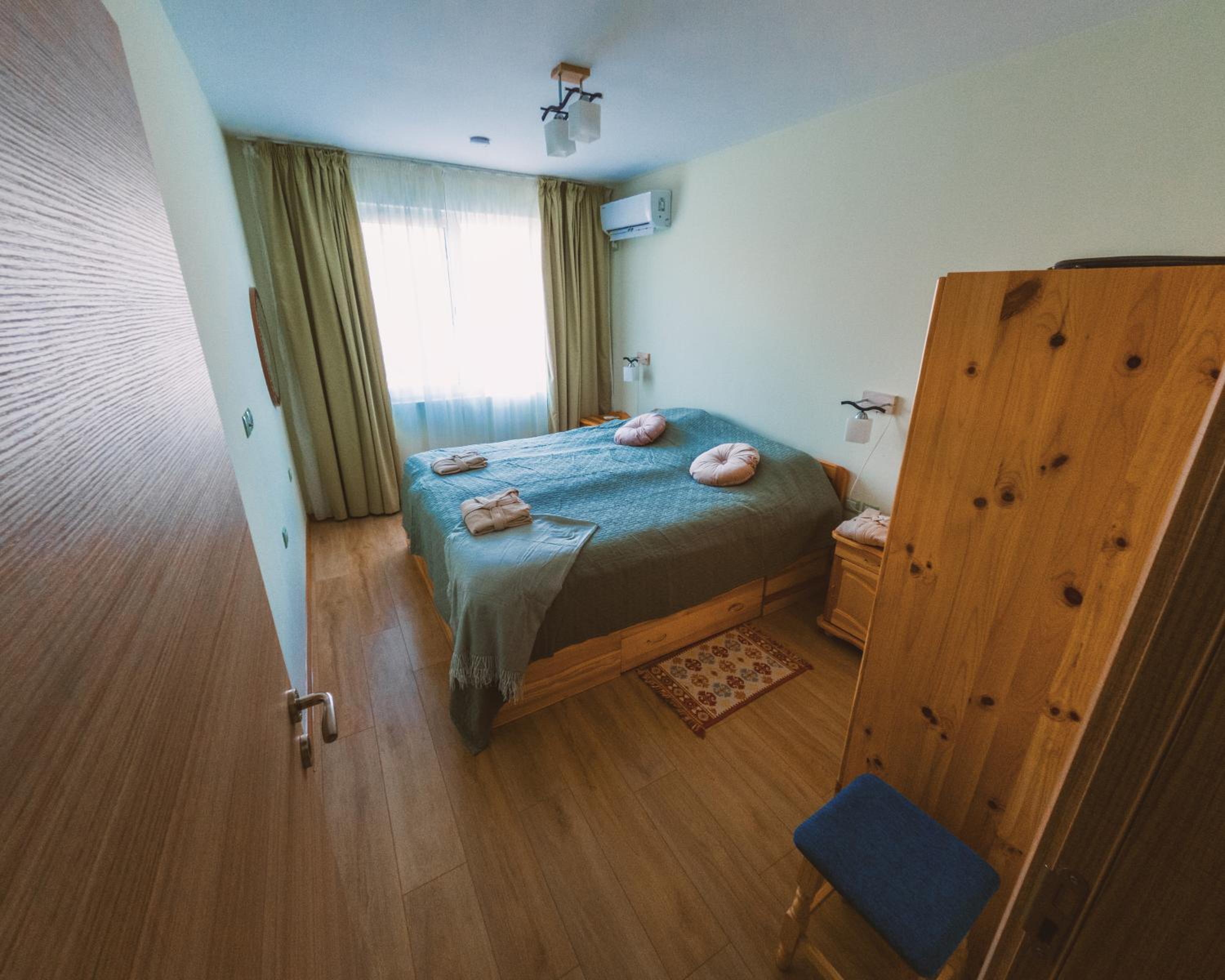 One-Bedroom Apartment - Photo 1