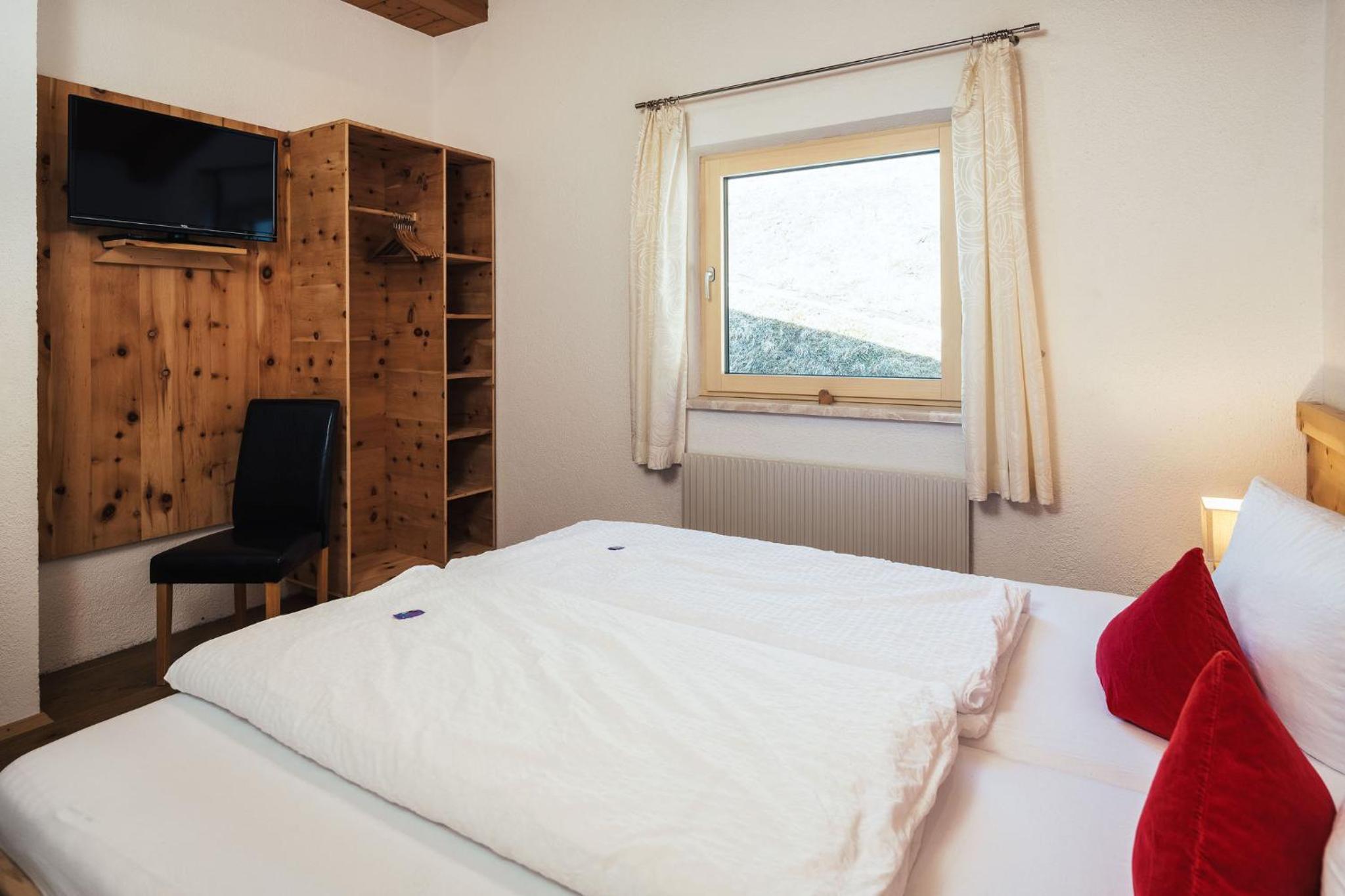 Two-Bedroom Apartment - Photo 3