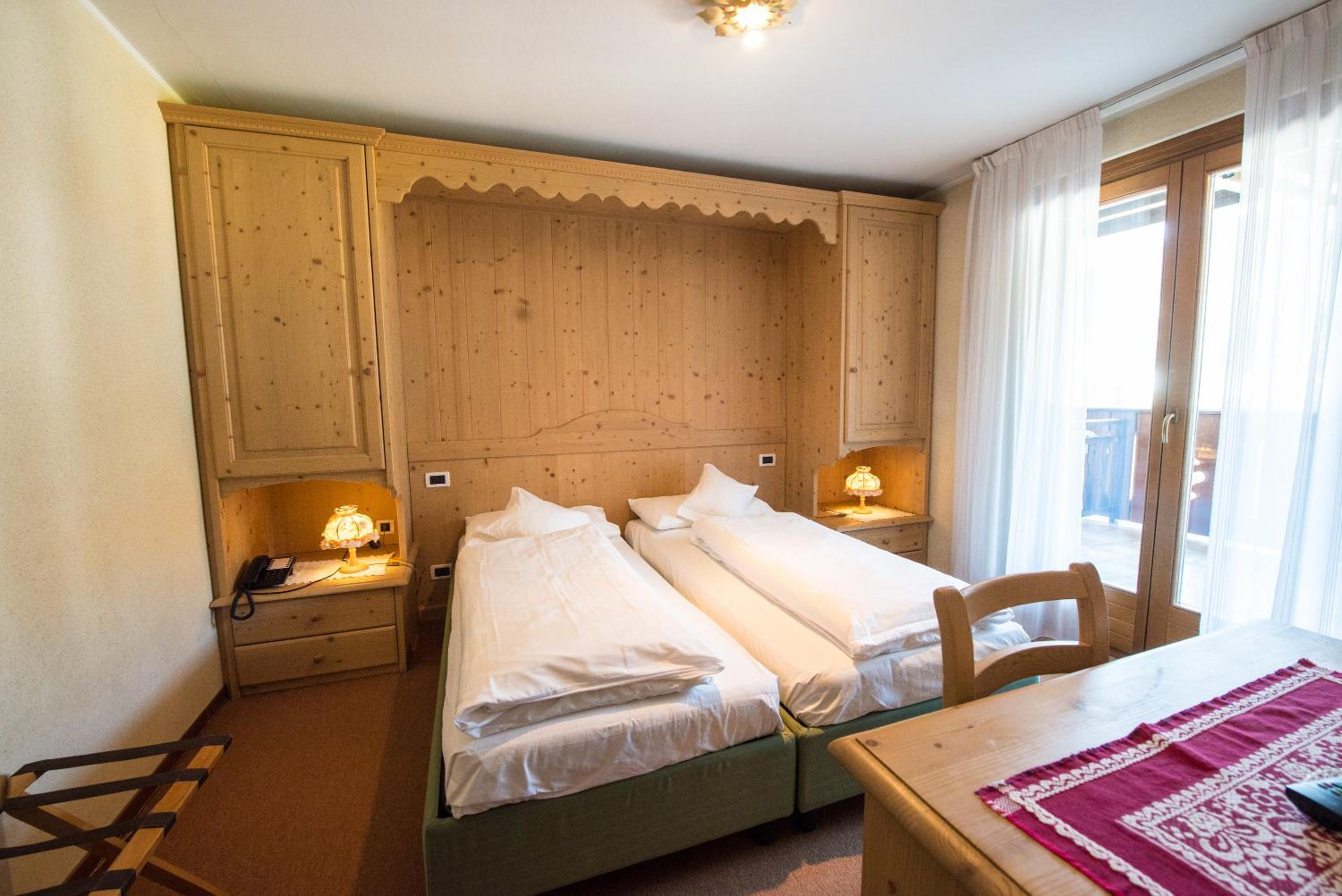 Twin Room with Mountain View photo 2