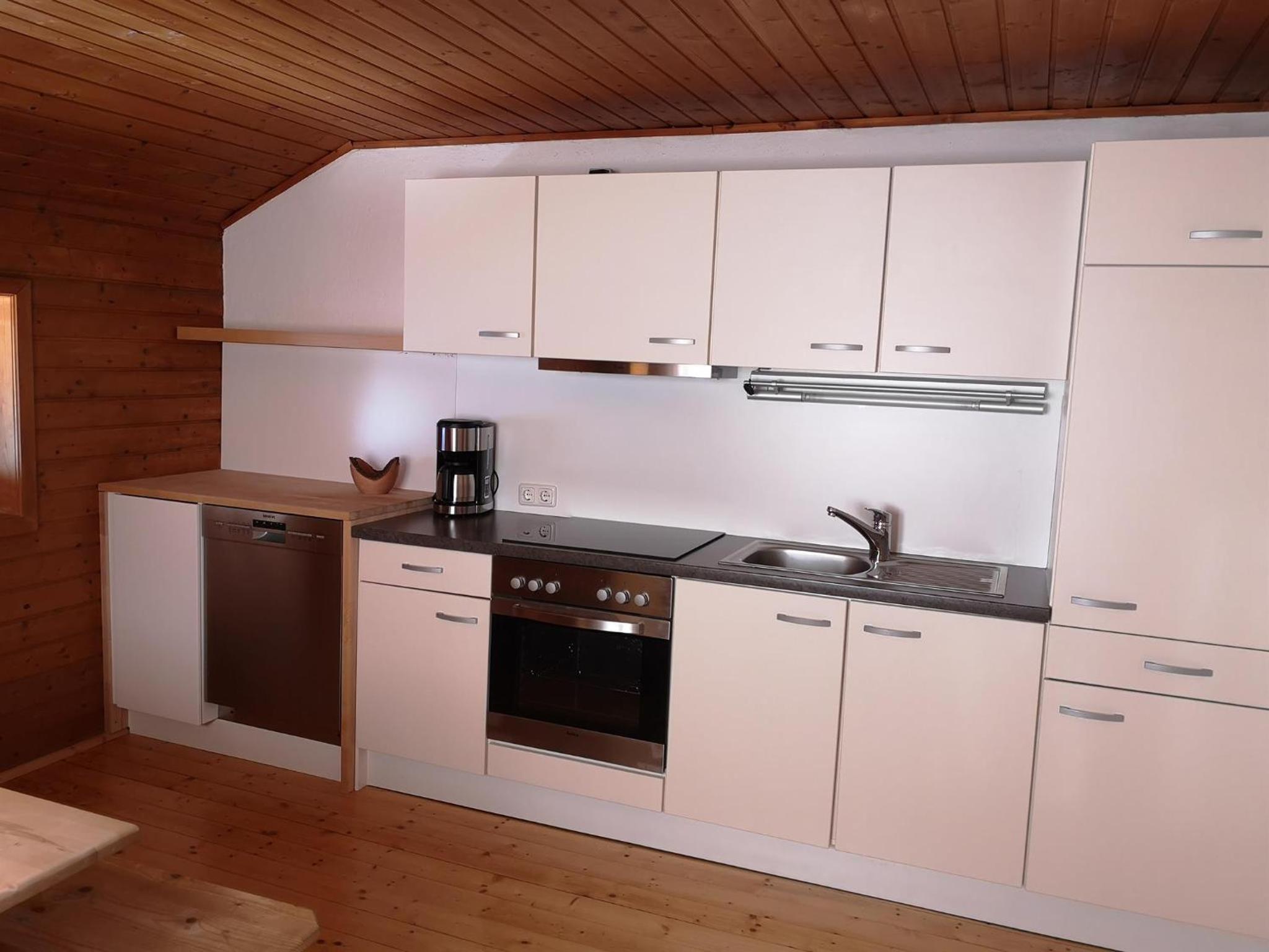 Three-Bedroom Apartment With Shower photo 2