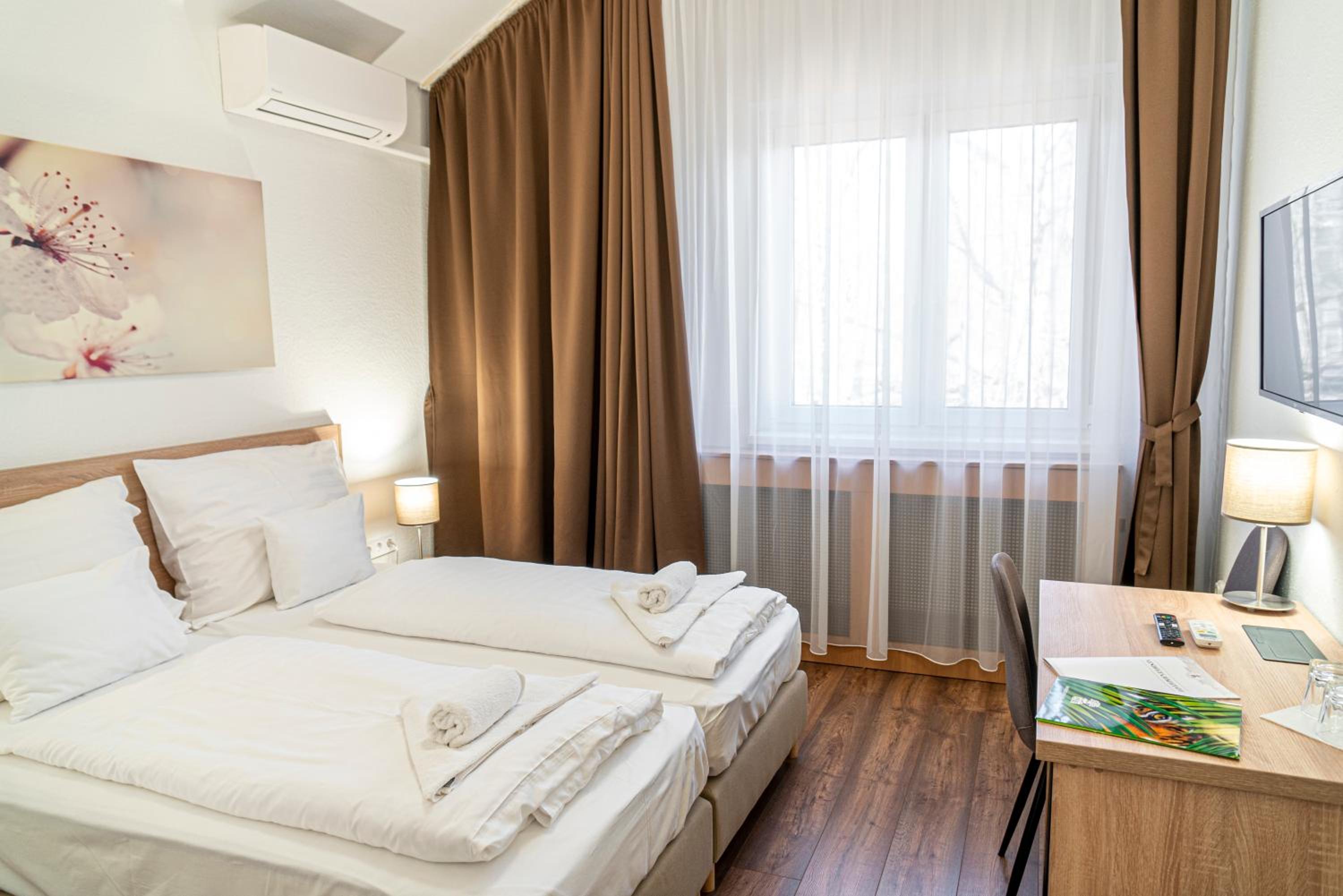 Double or Twin Room photo 3