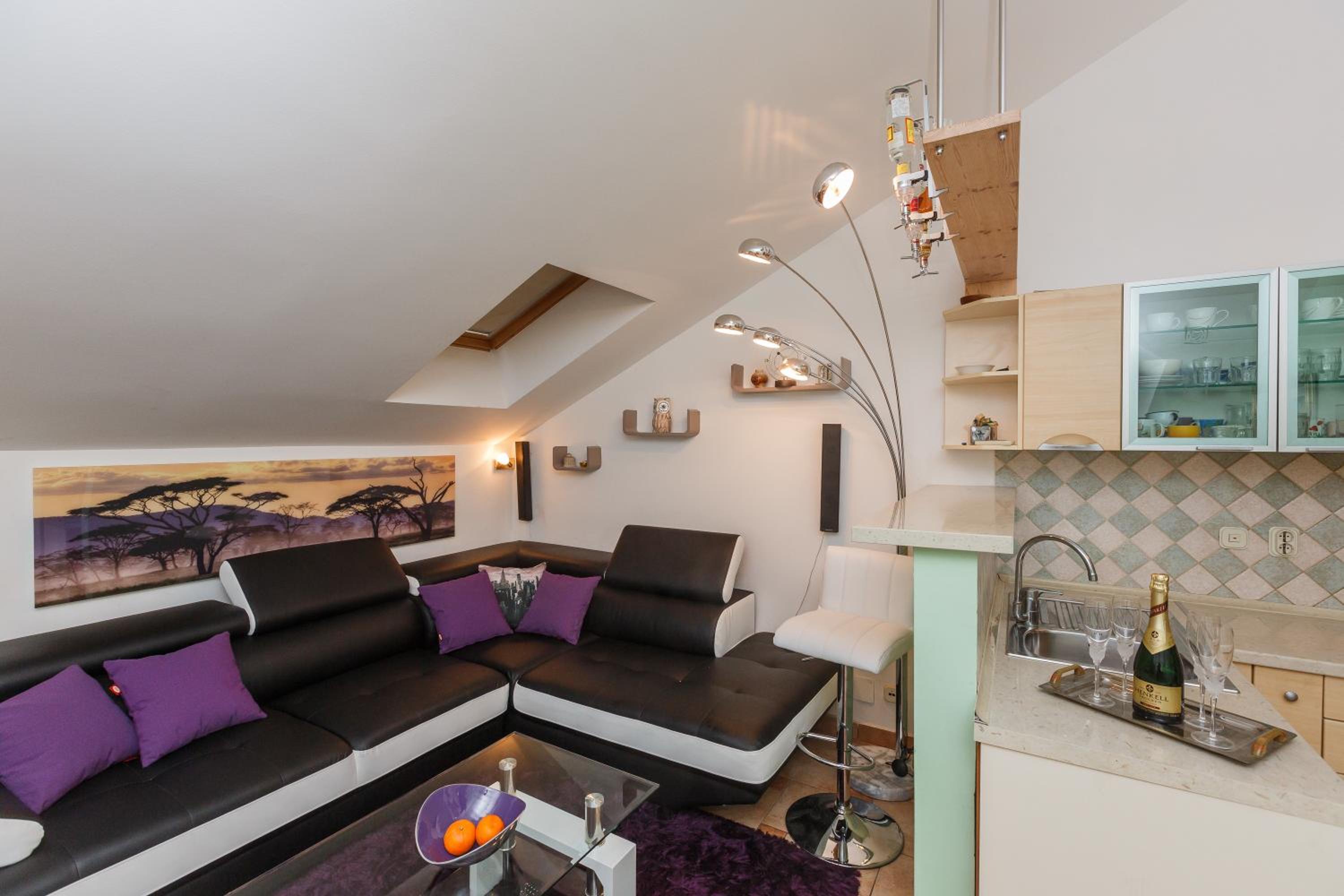 Two-Bedroom Apartment with Balcony (5 Adults)
