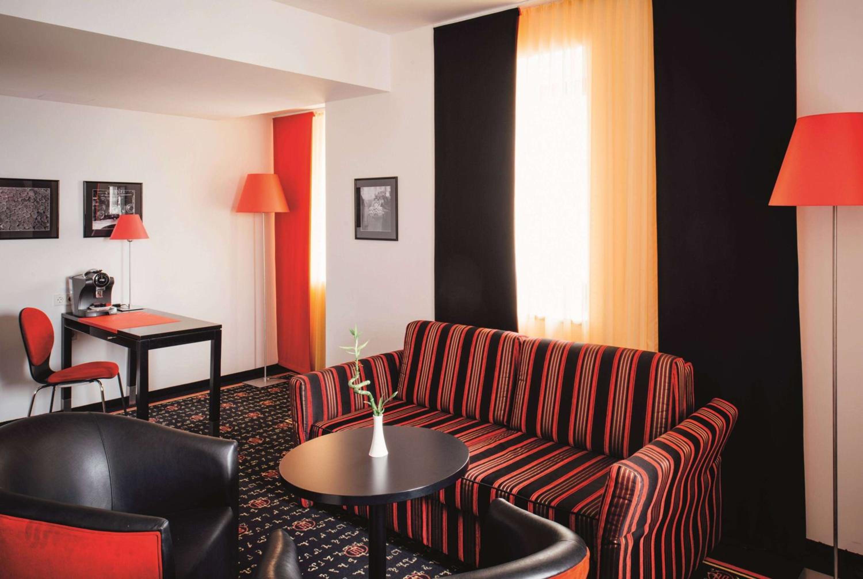 Suite - Photo 8