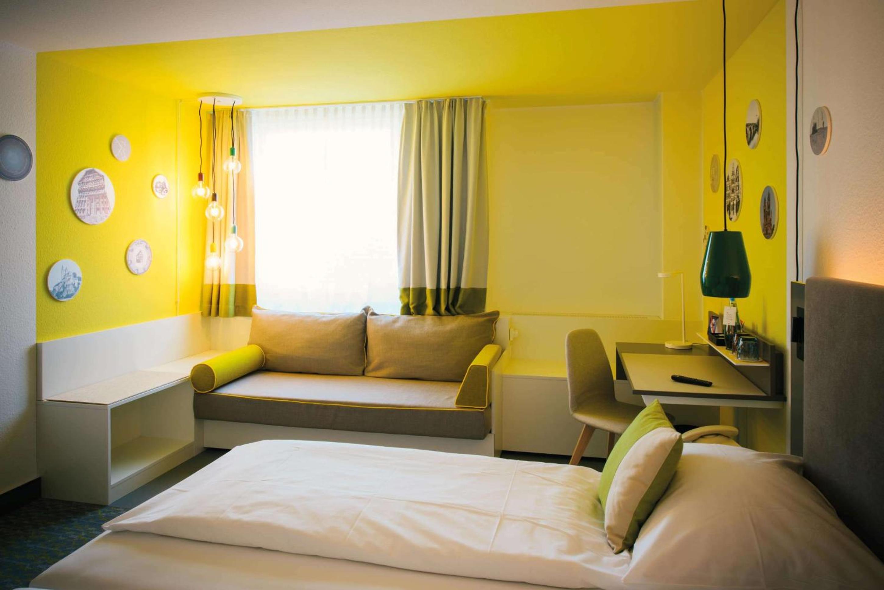 Lounge Room - Photo 3
