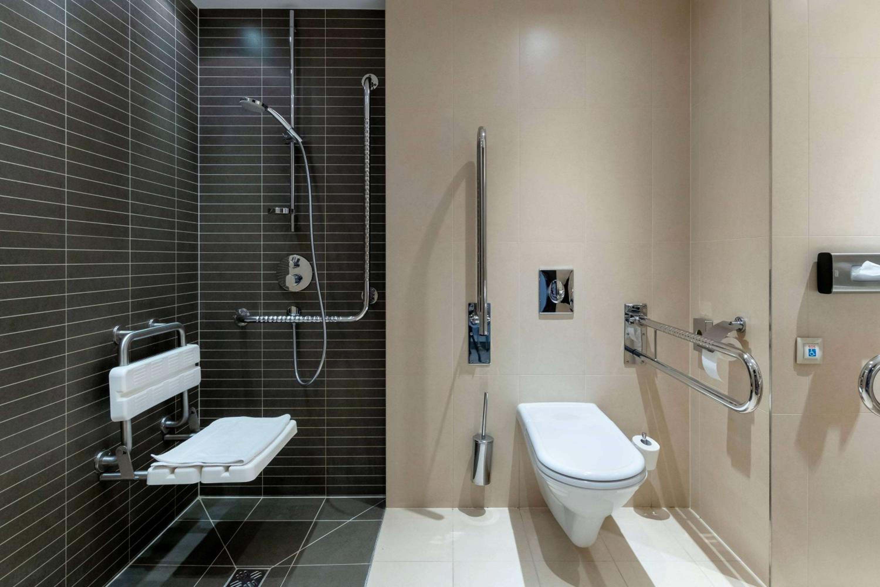 Accessible Room photo 2