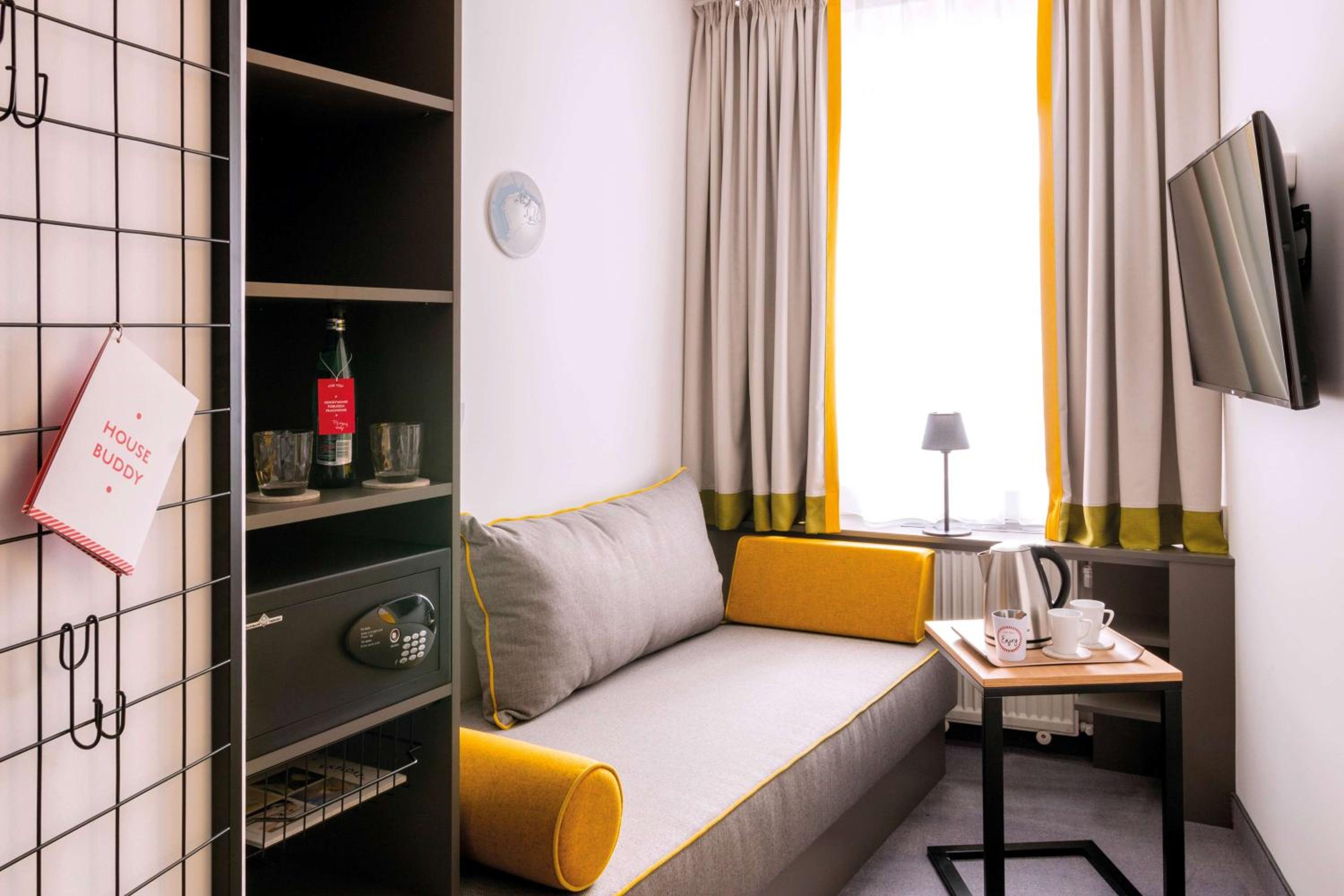 Lounge Accessible Room - Photo 5