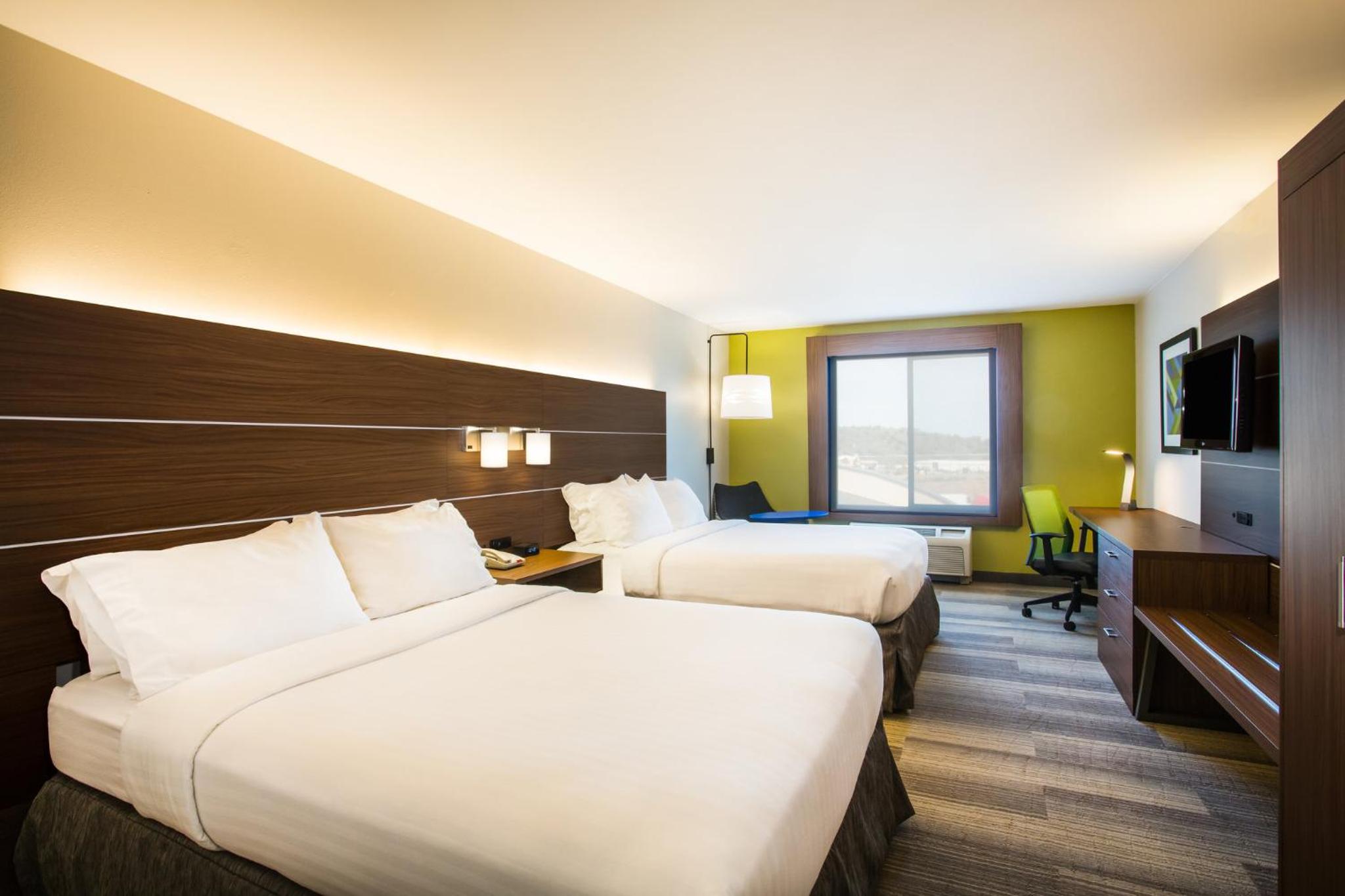 Deluxe Twin Room - Hearing Accessible - Photo 1
