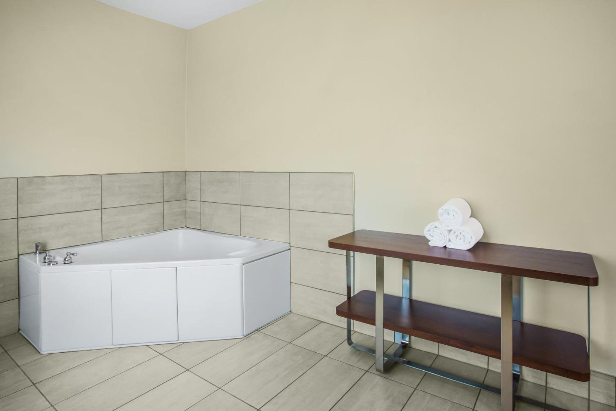 King Suite - Photo 2