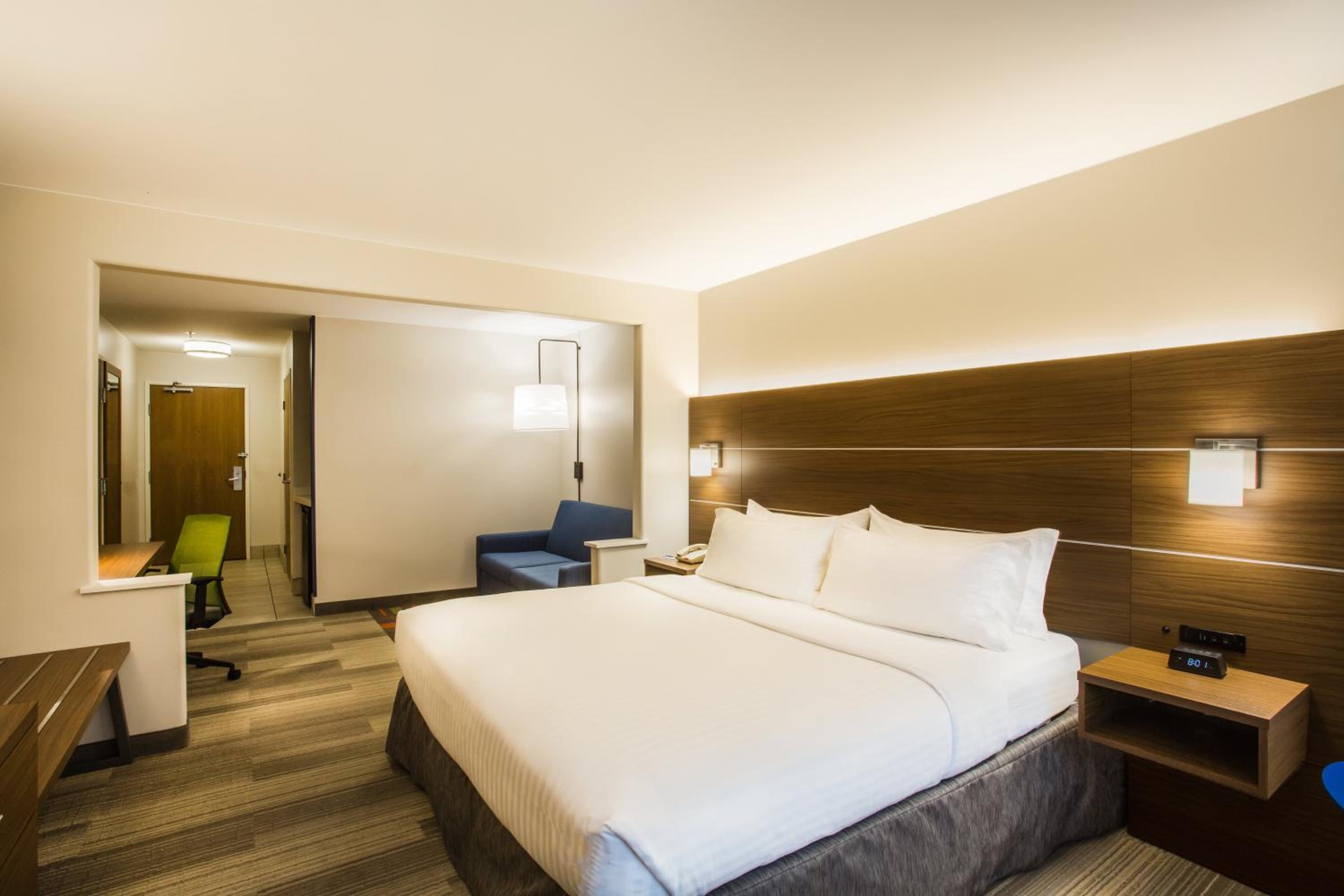 Standard King Room - Photo 1