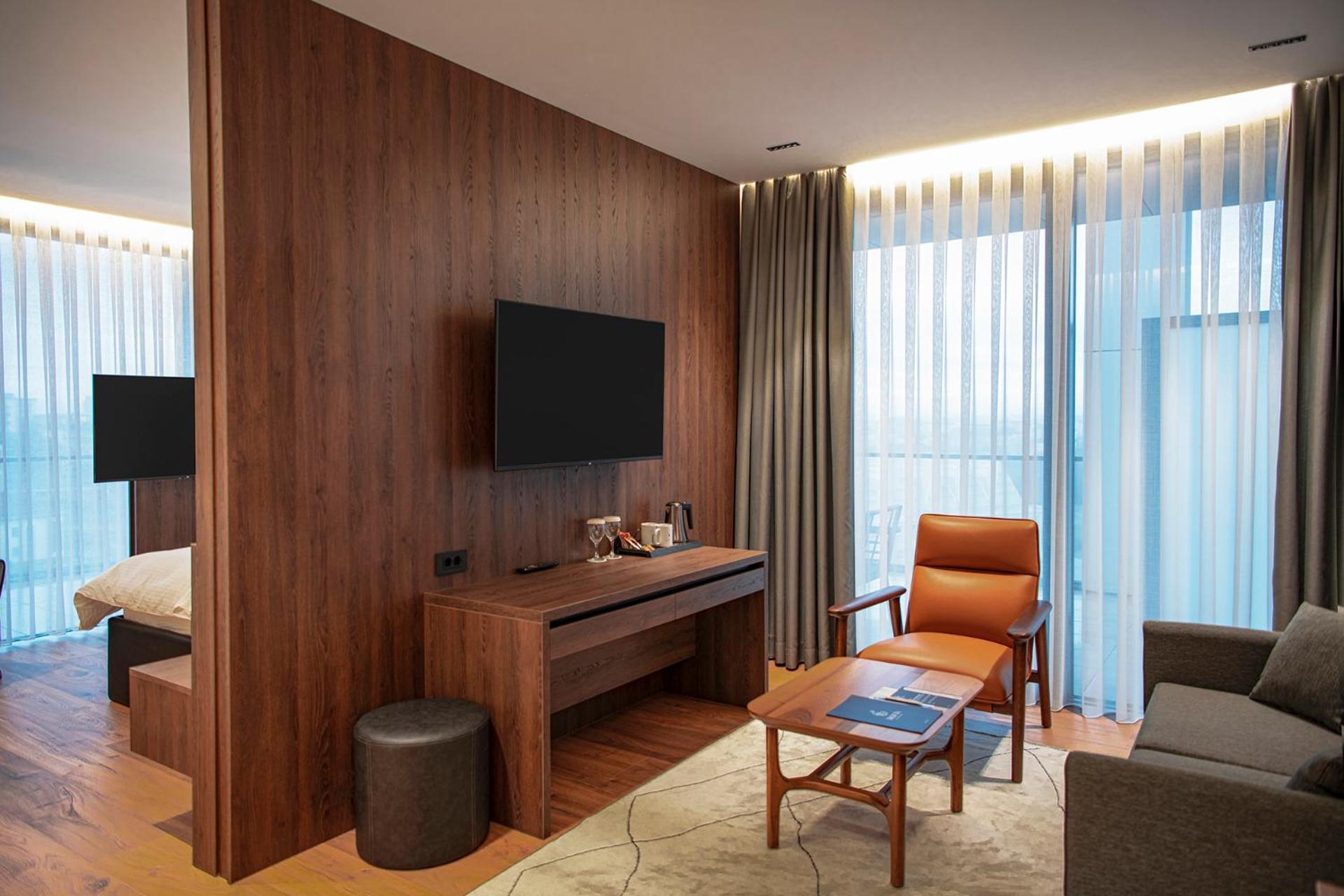 Deluxe Suite