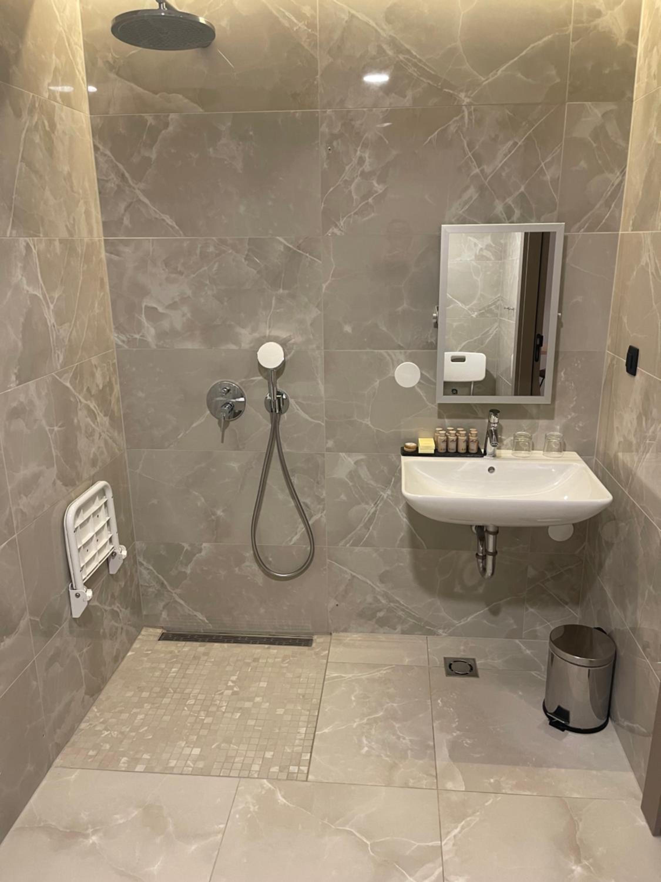 Double Room - Disability Access thumbnail 5