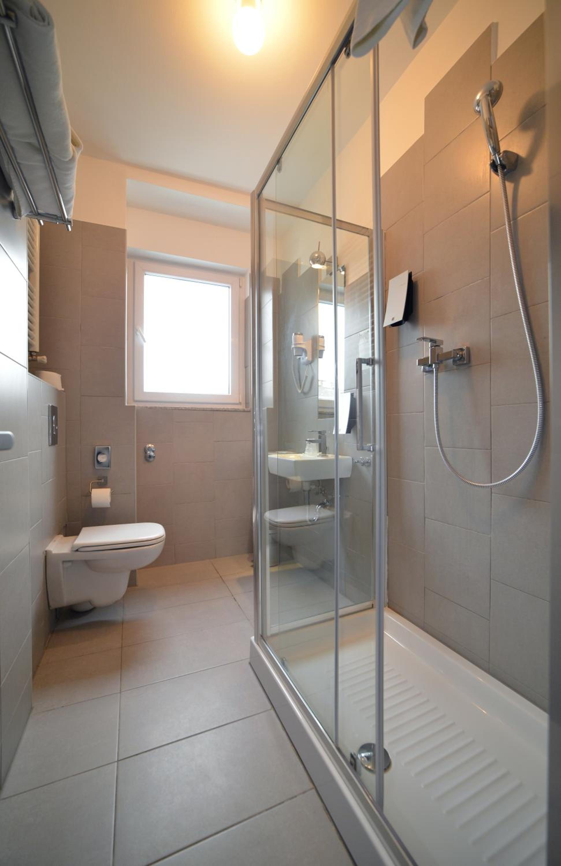 Economy Double Room photo 3