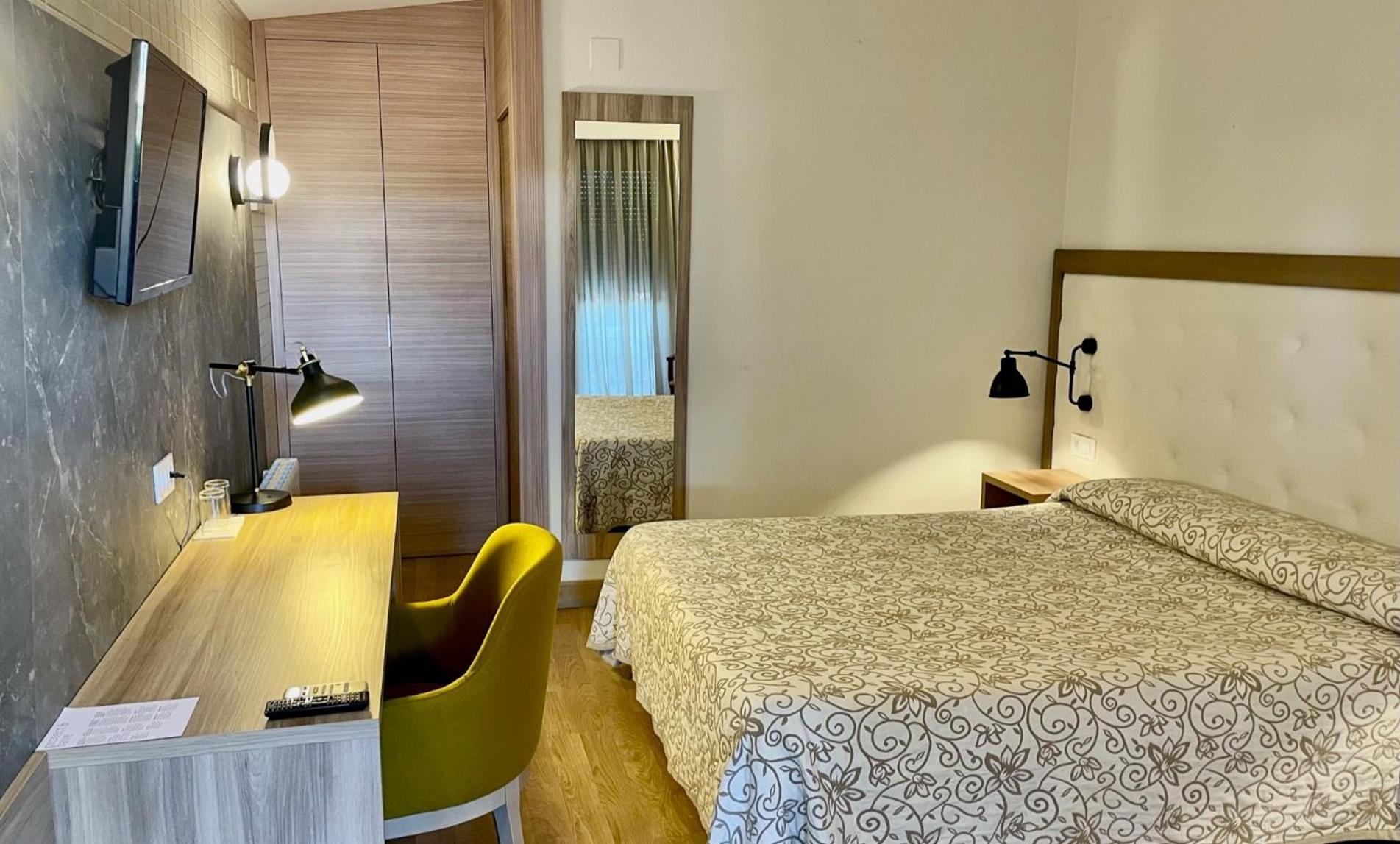 Double or Twin Room photo 2