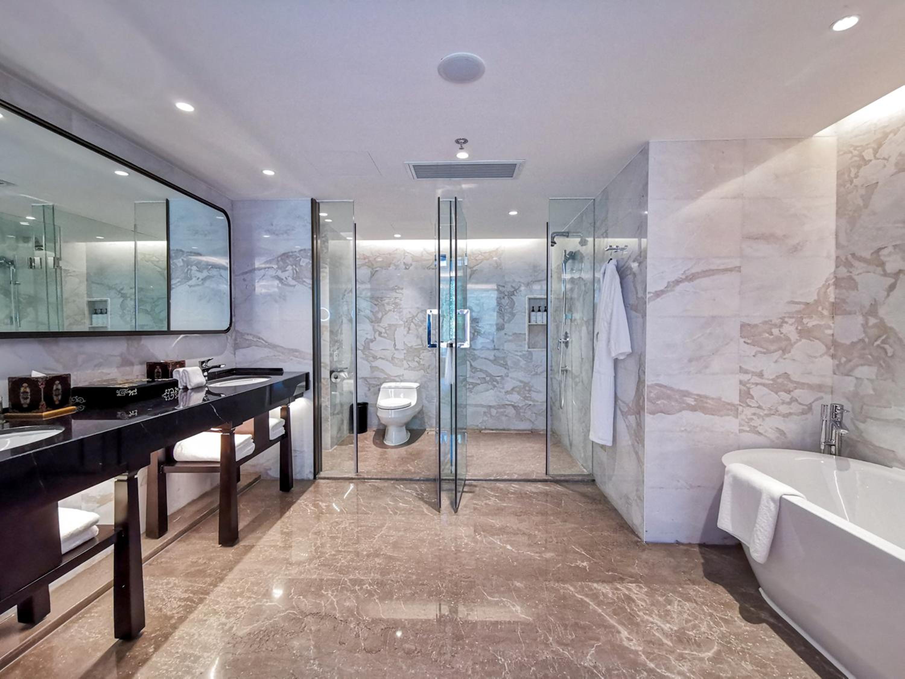 Suite - Photo 2