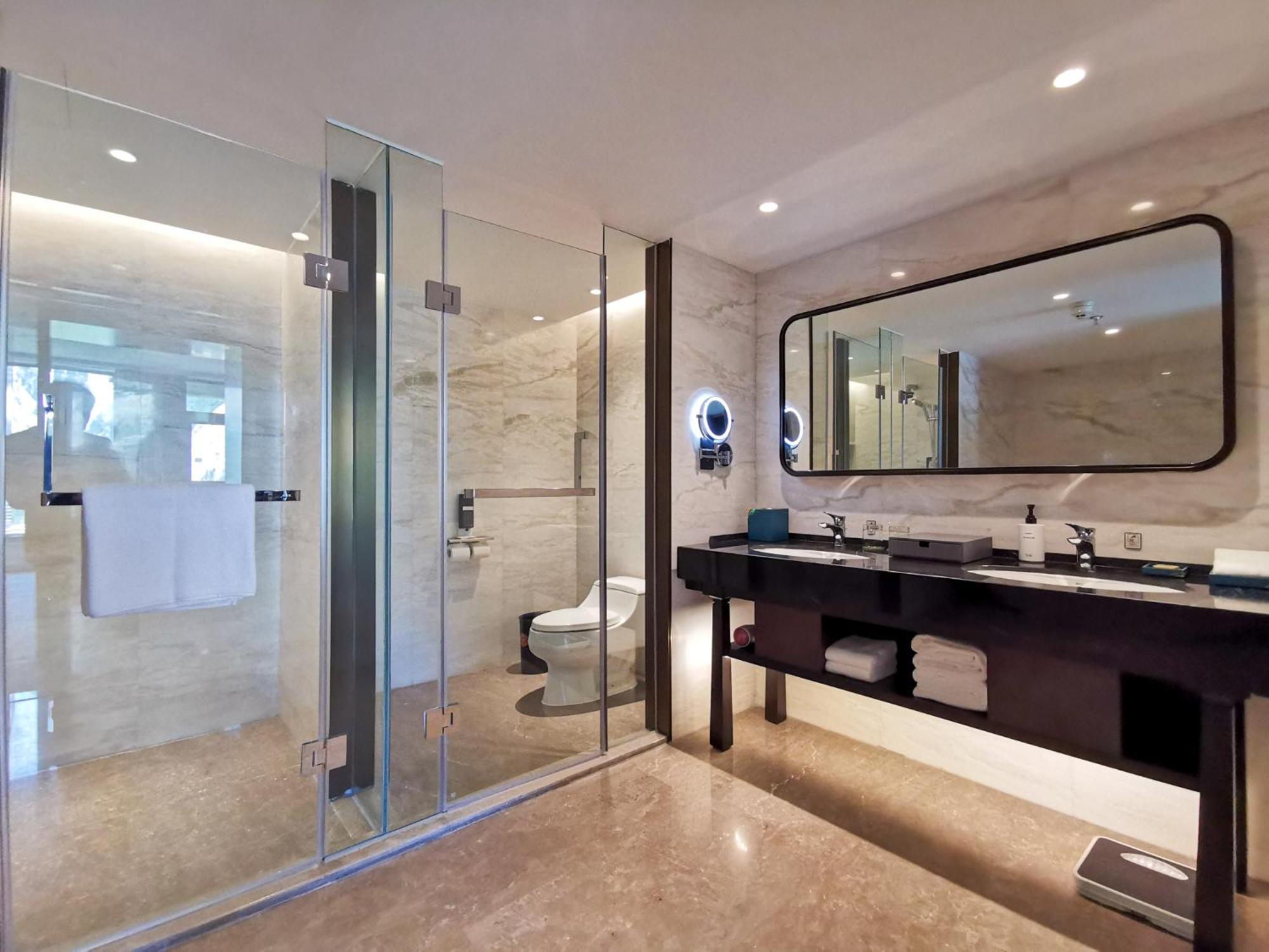 One-Bedroom Suite with King Bed - Non-Smoking