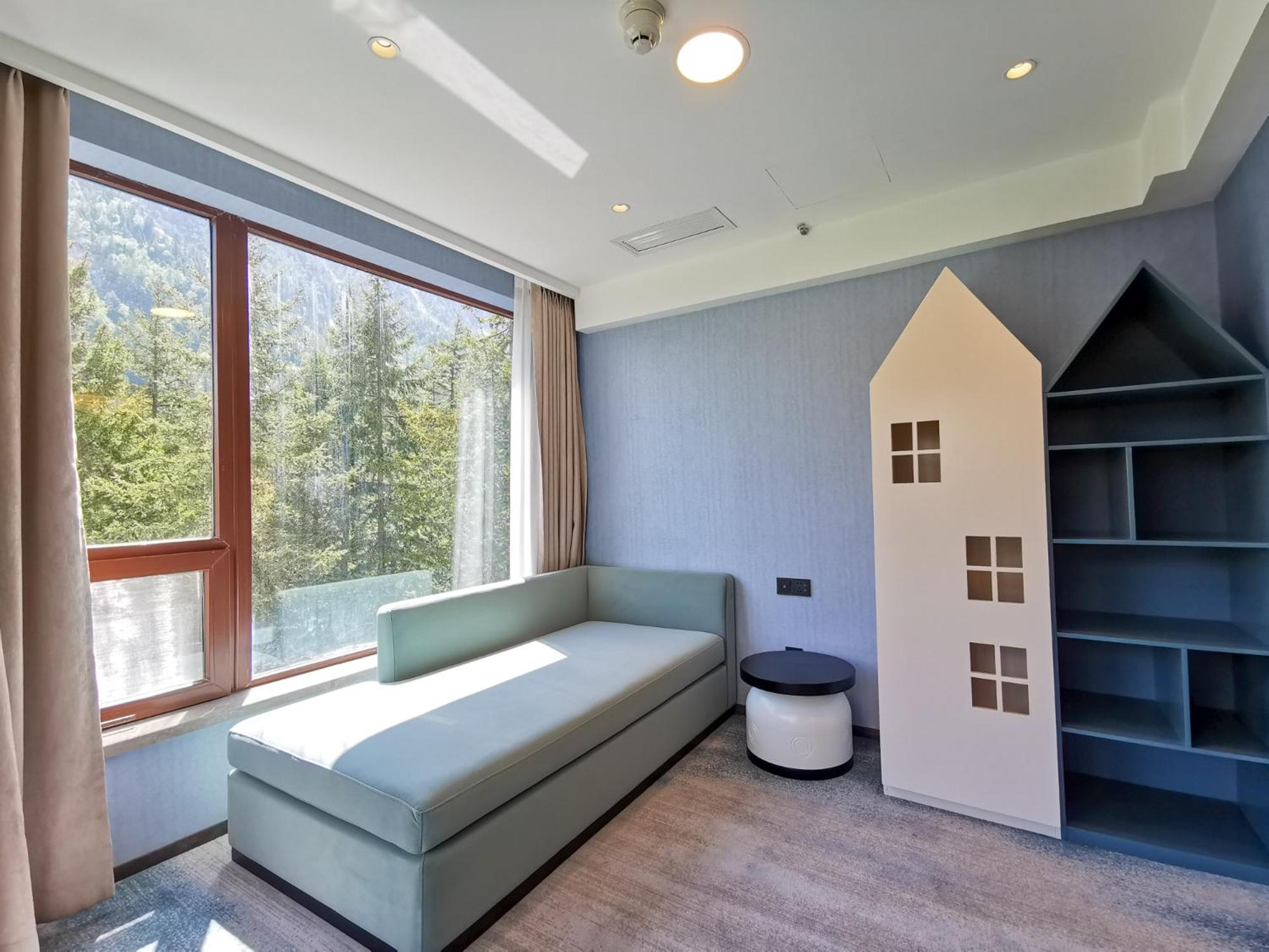Premium King Room with Balcony - Kids Theme - Photo 2