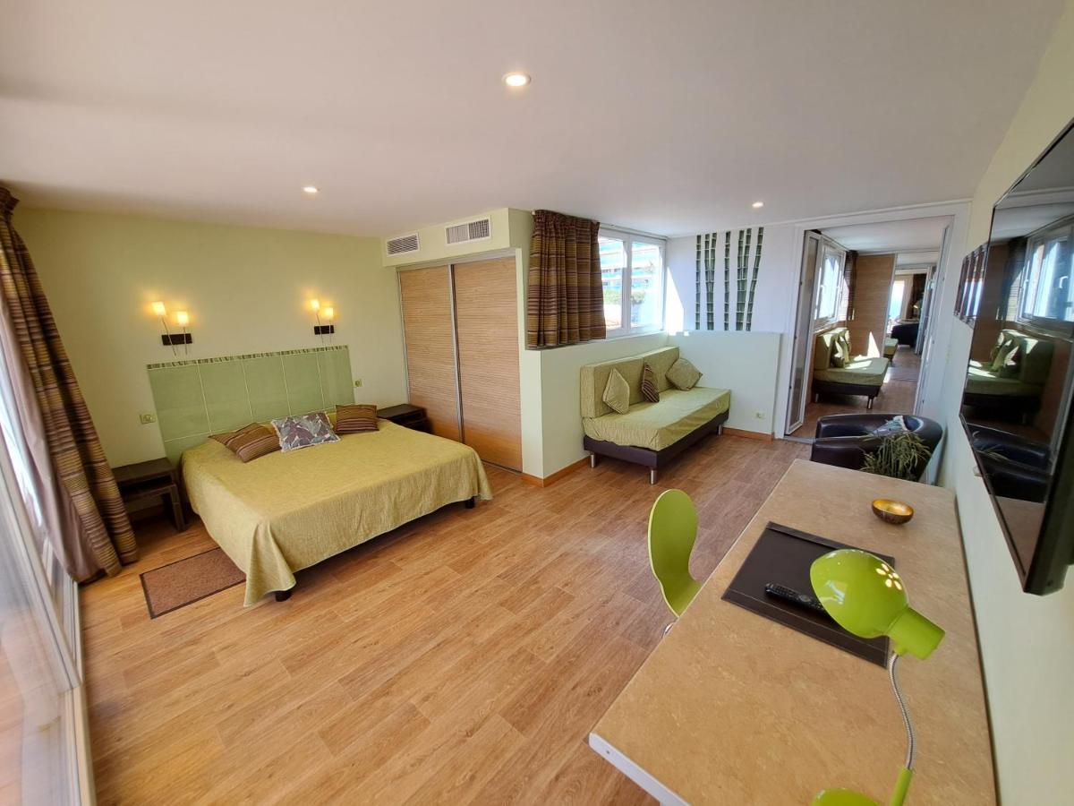 One-Bedroom Apartment with Panoramic Terrace (4 Persons - Sea View)