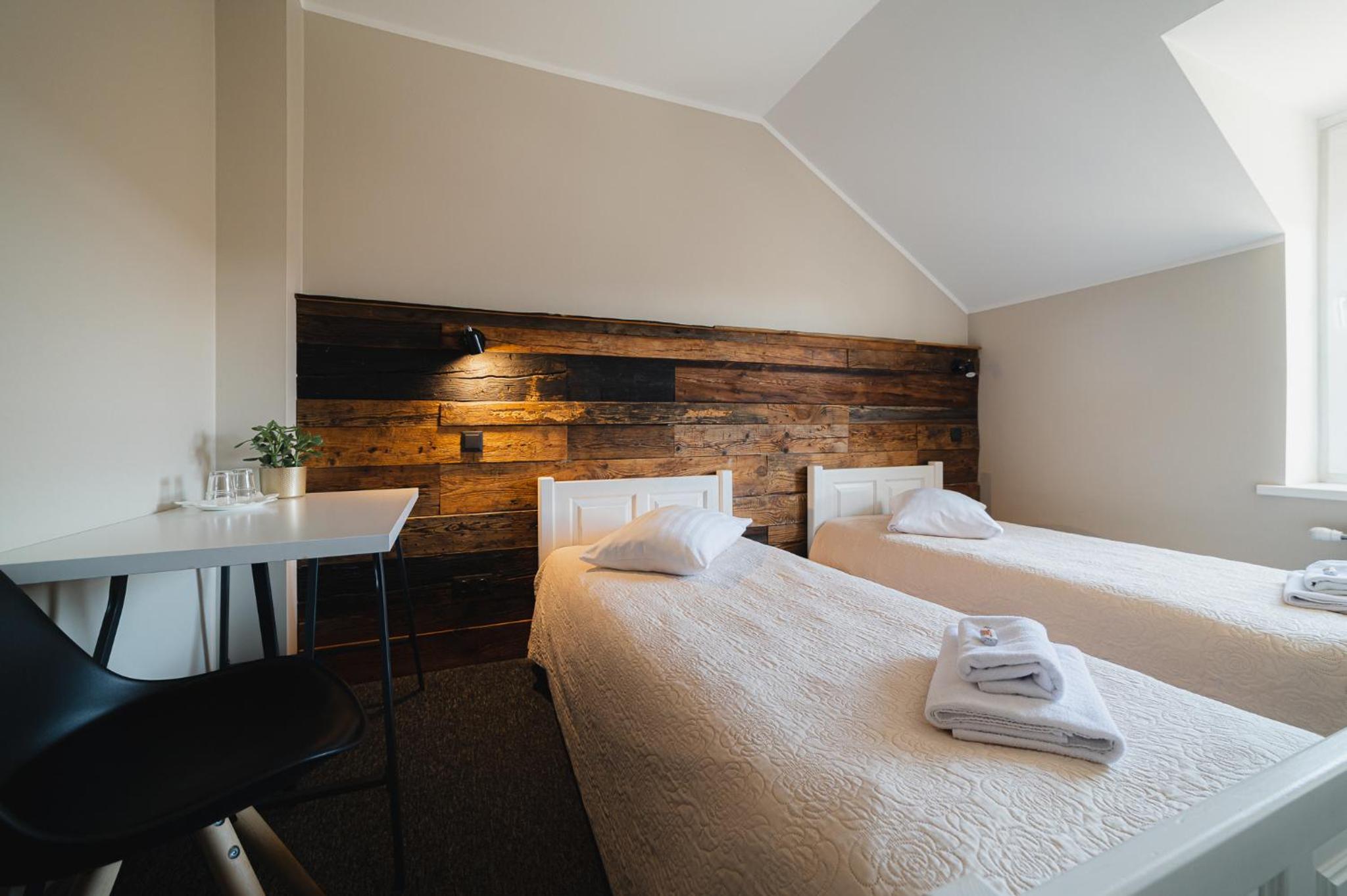 Standard Twin Room - Photo 2