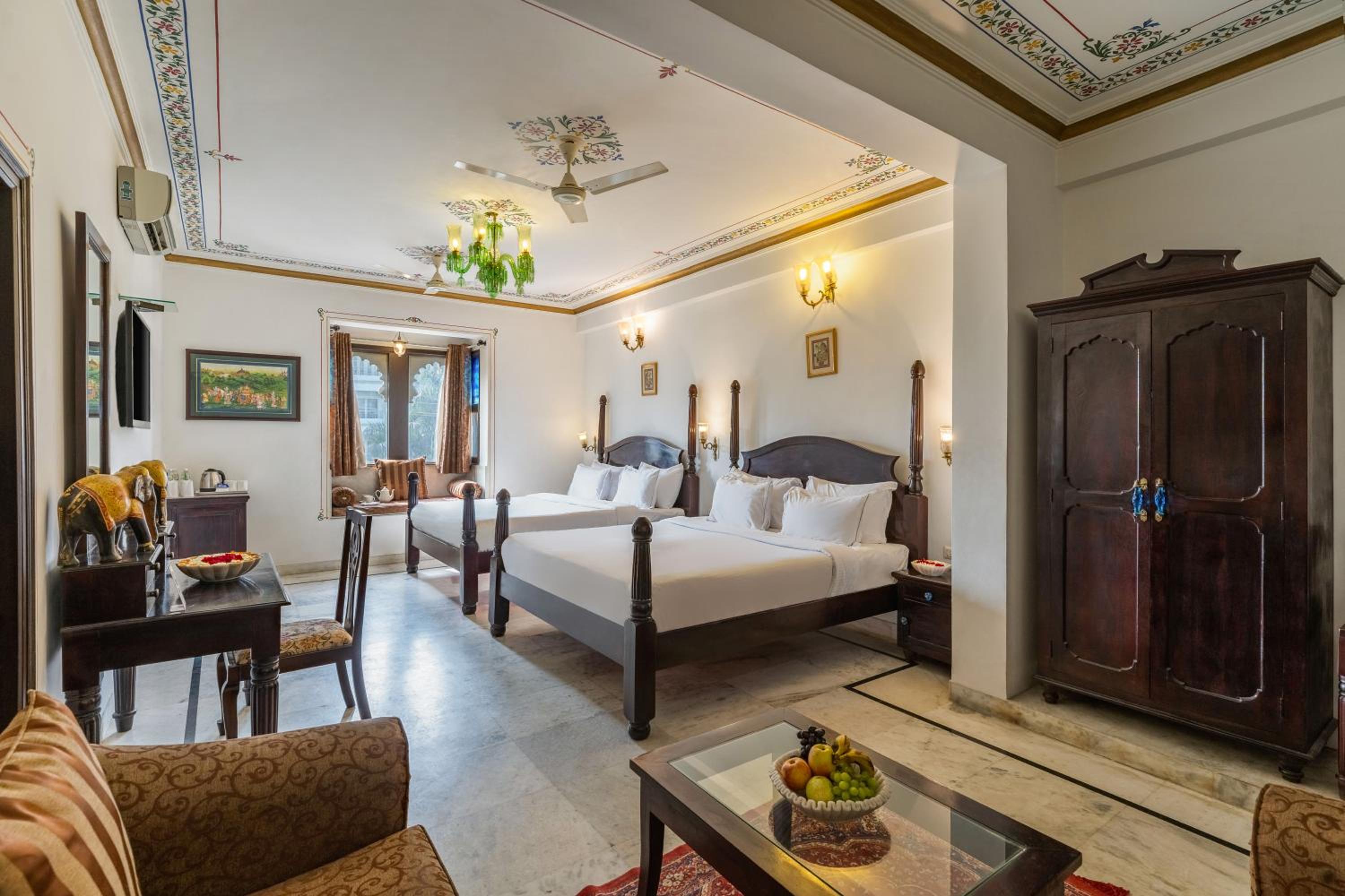 Royal Family Room | Welcome Drink | 20% Off Lunch photo 2