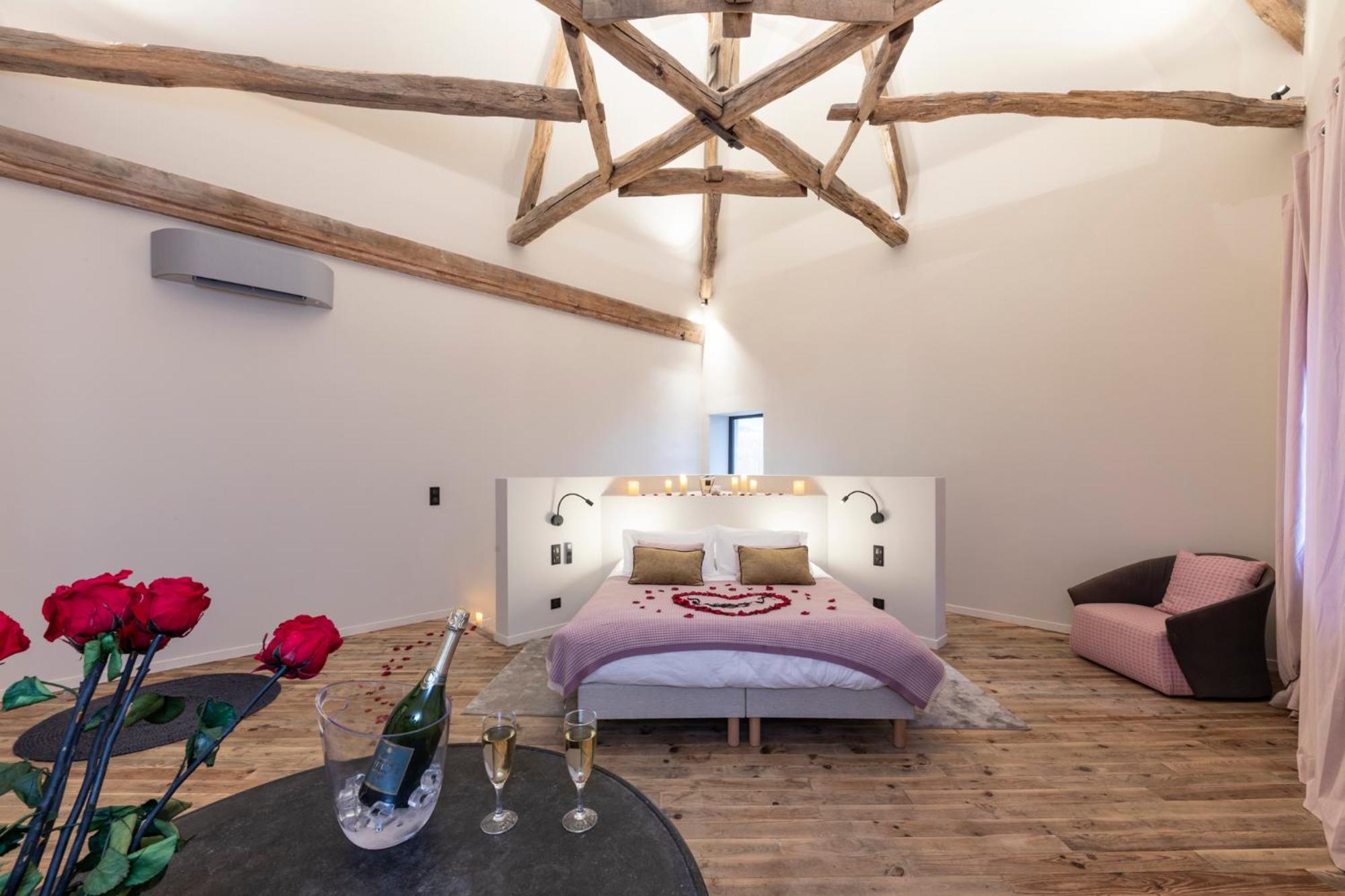 Double Room with Spa Bath photo 3