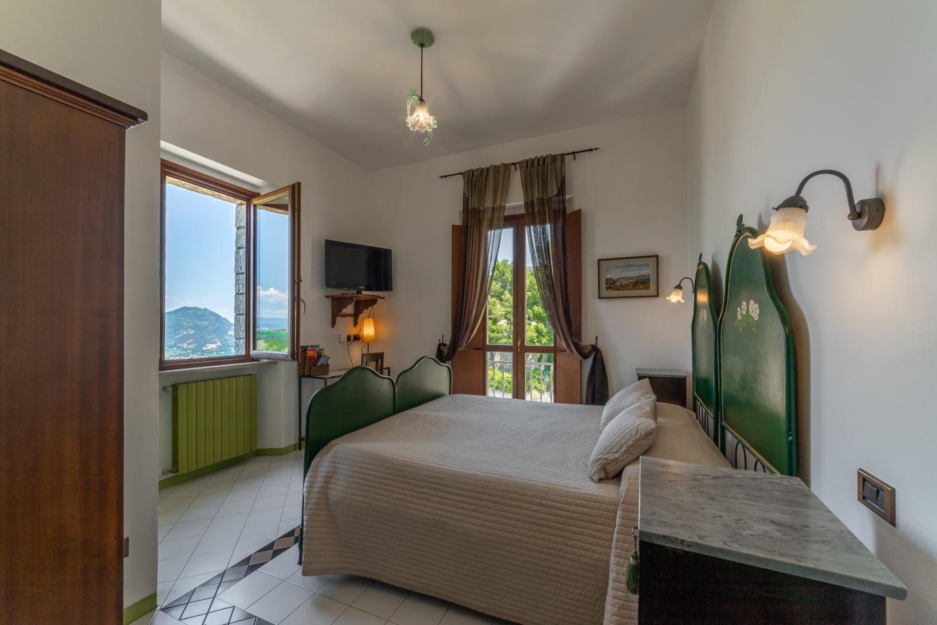 Double or Twin Room with View - Photo 9