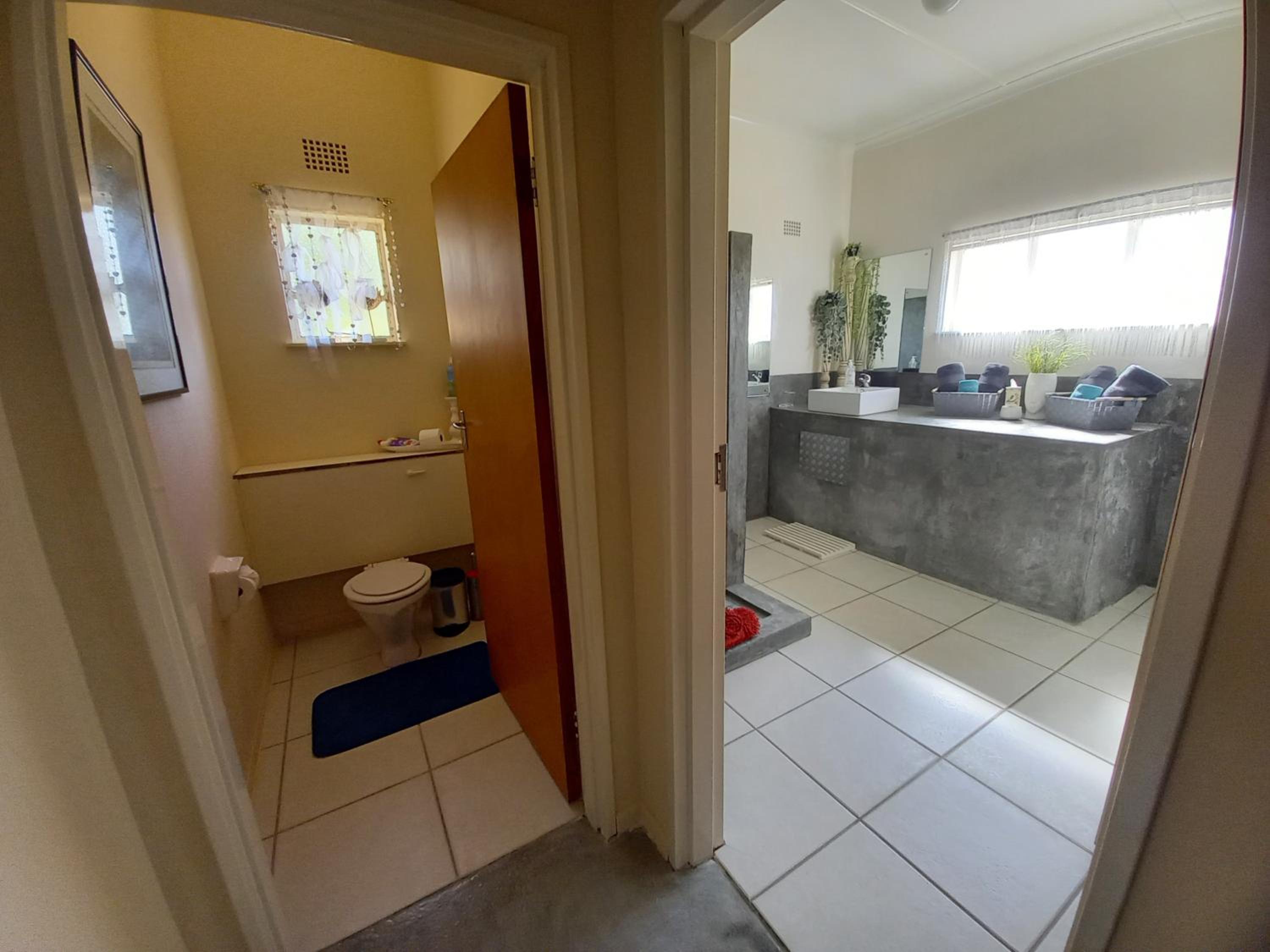 Deluxe Double Room with Shower - Photo 16