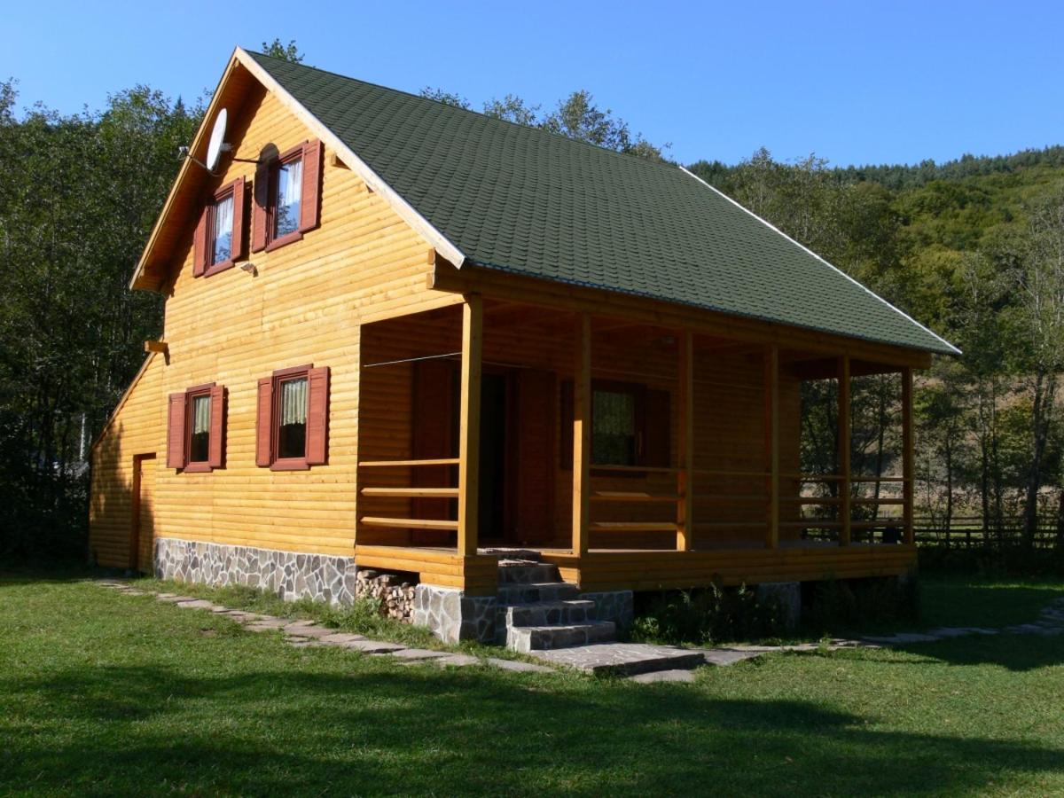 Three-Bedroom House photo 2