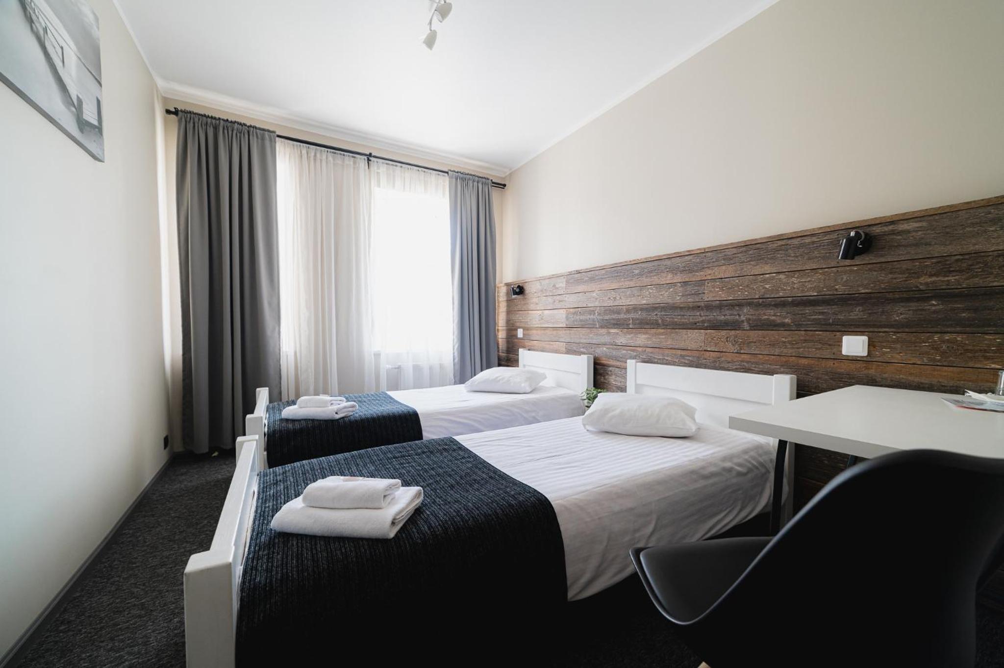 Standard Twin Room - Photo 7