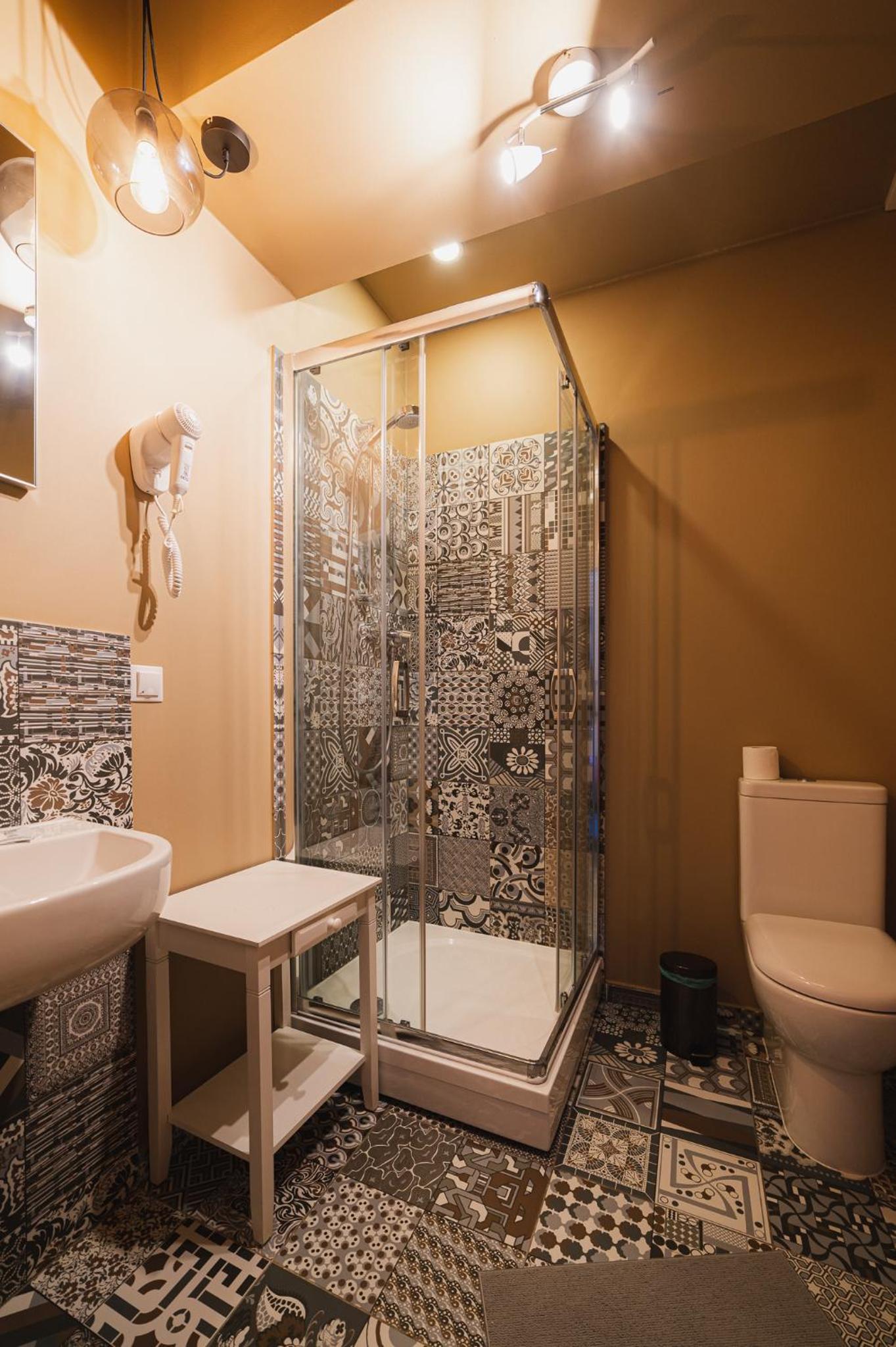 Standard Twin Room - Photo 6