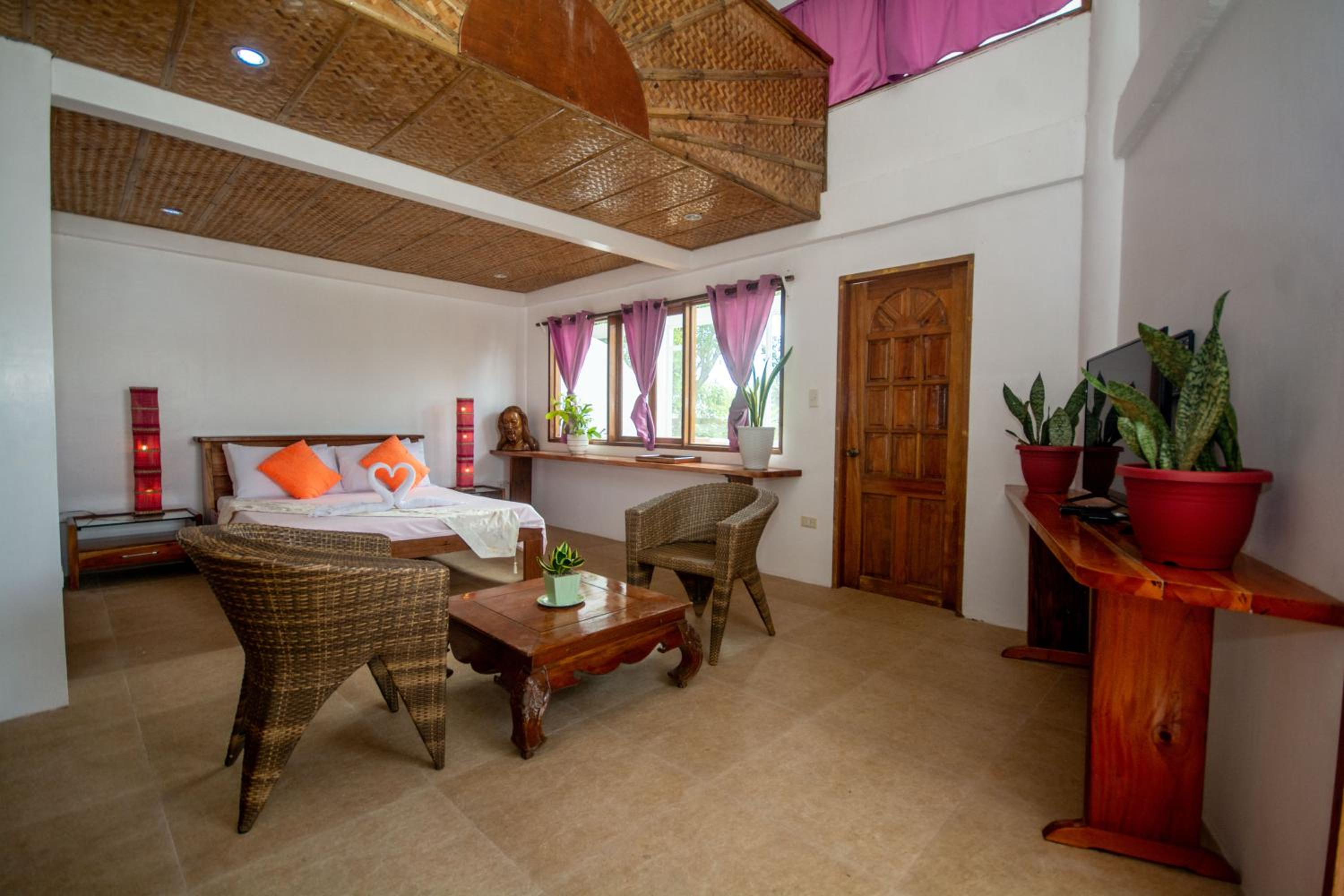 Deluxe Family Room - Photo 7