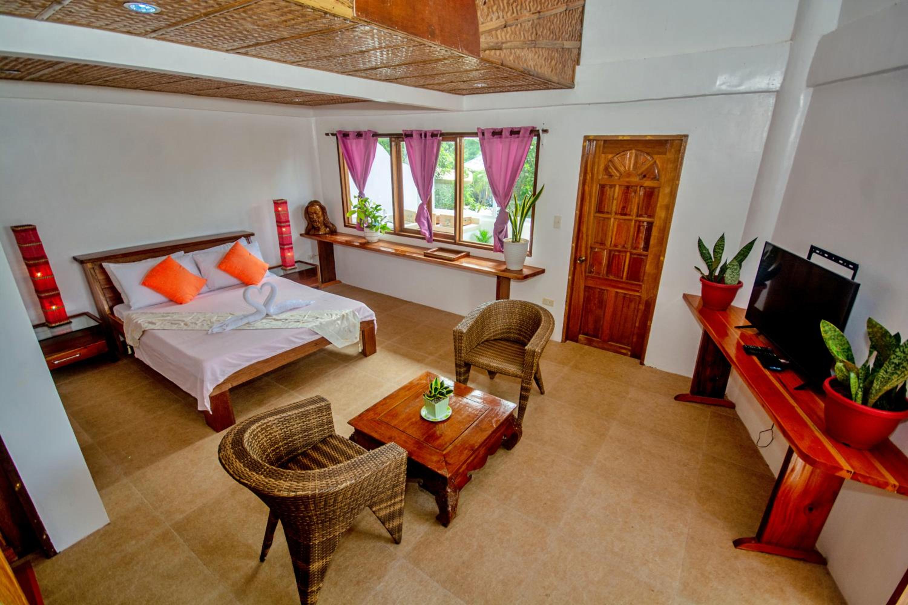 Deluxe Family Room - Photo 5