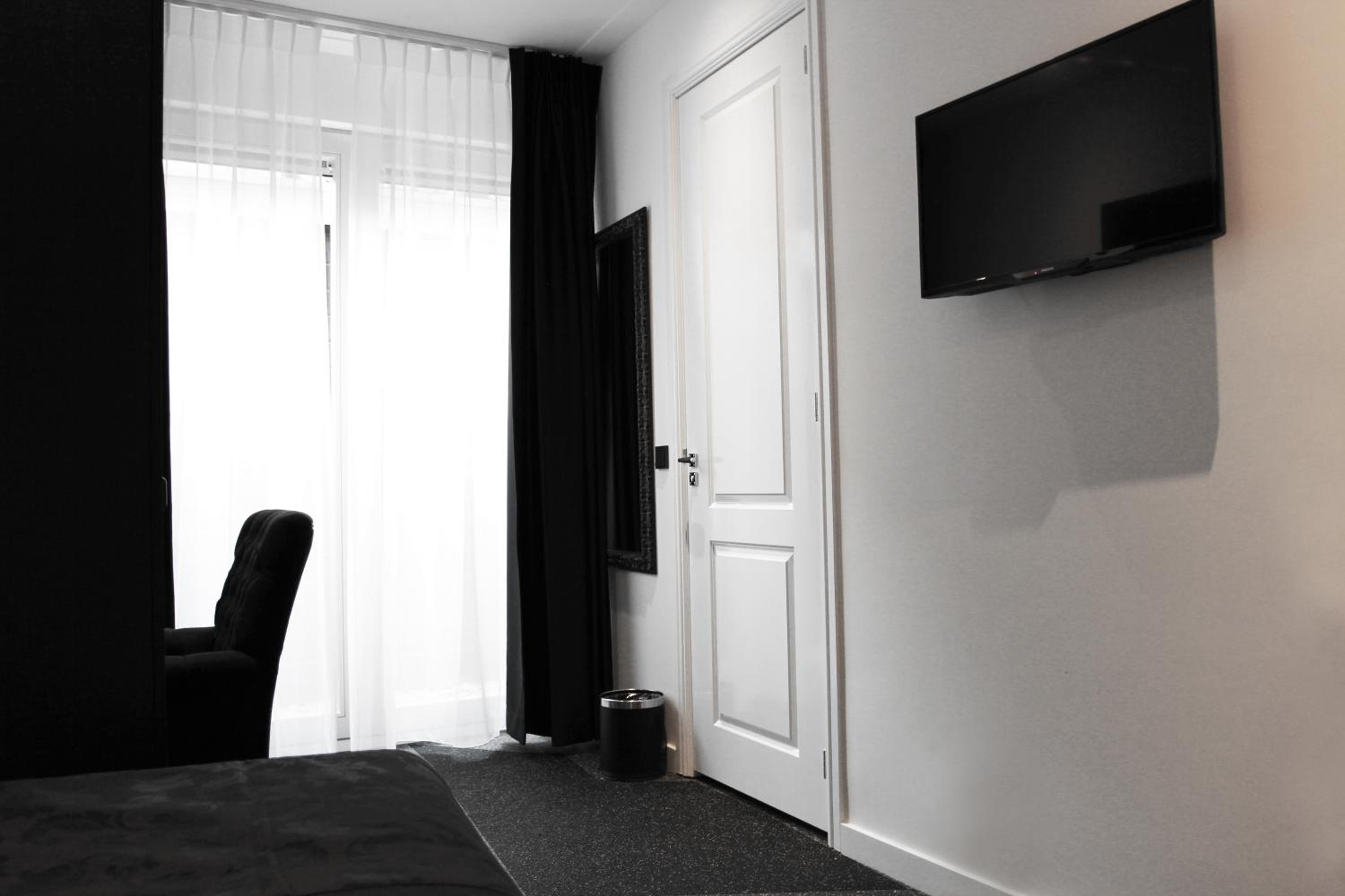 Small Single Room photo 2