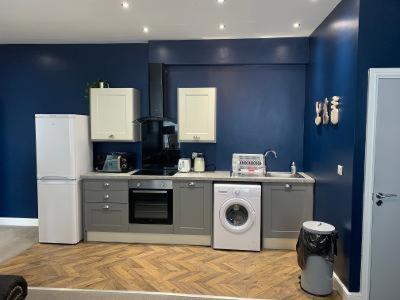 Apartment with Terrace - Photo 4