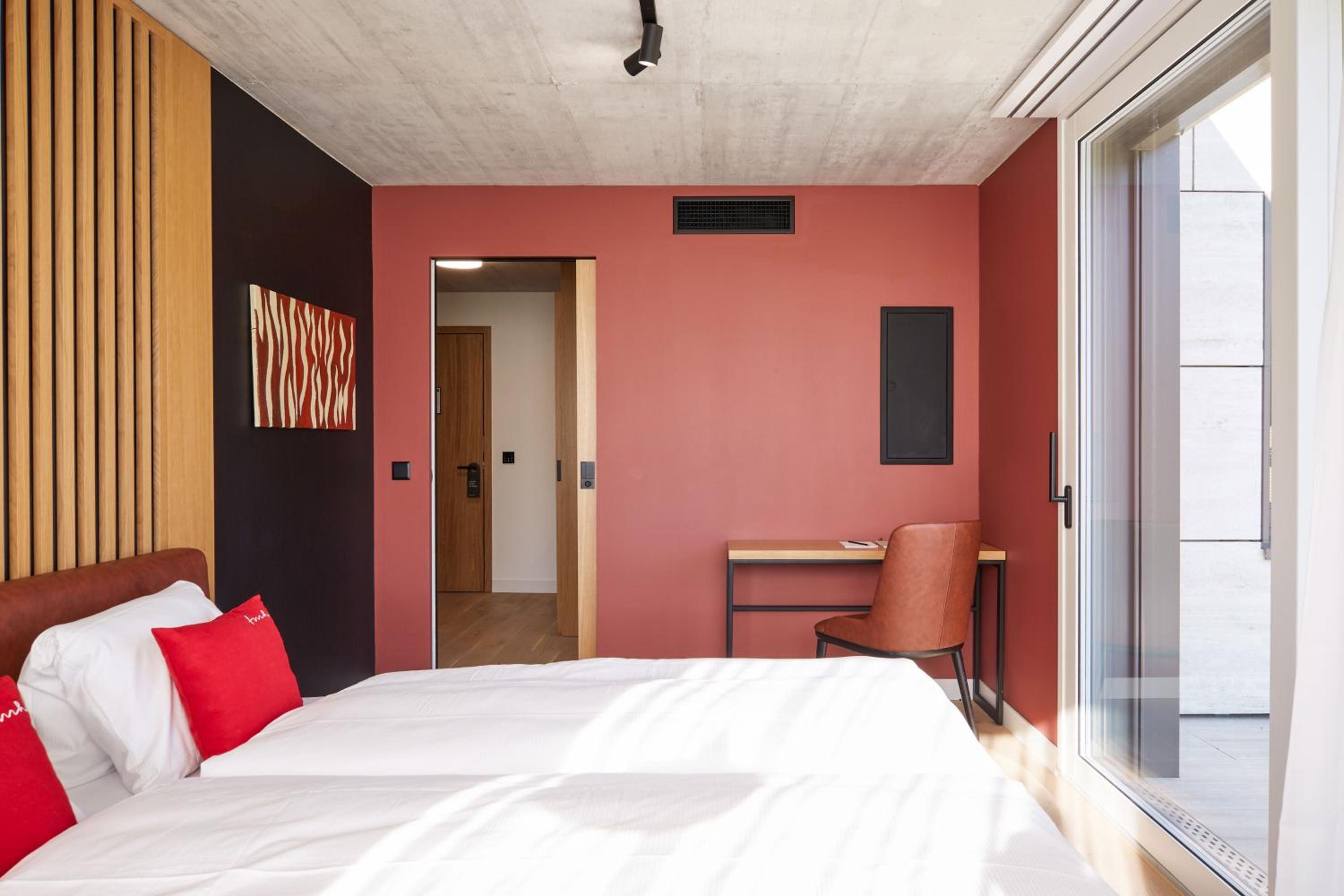 Superior King Room - Photo 5
