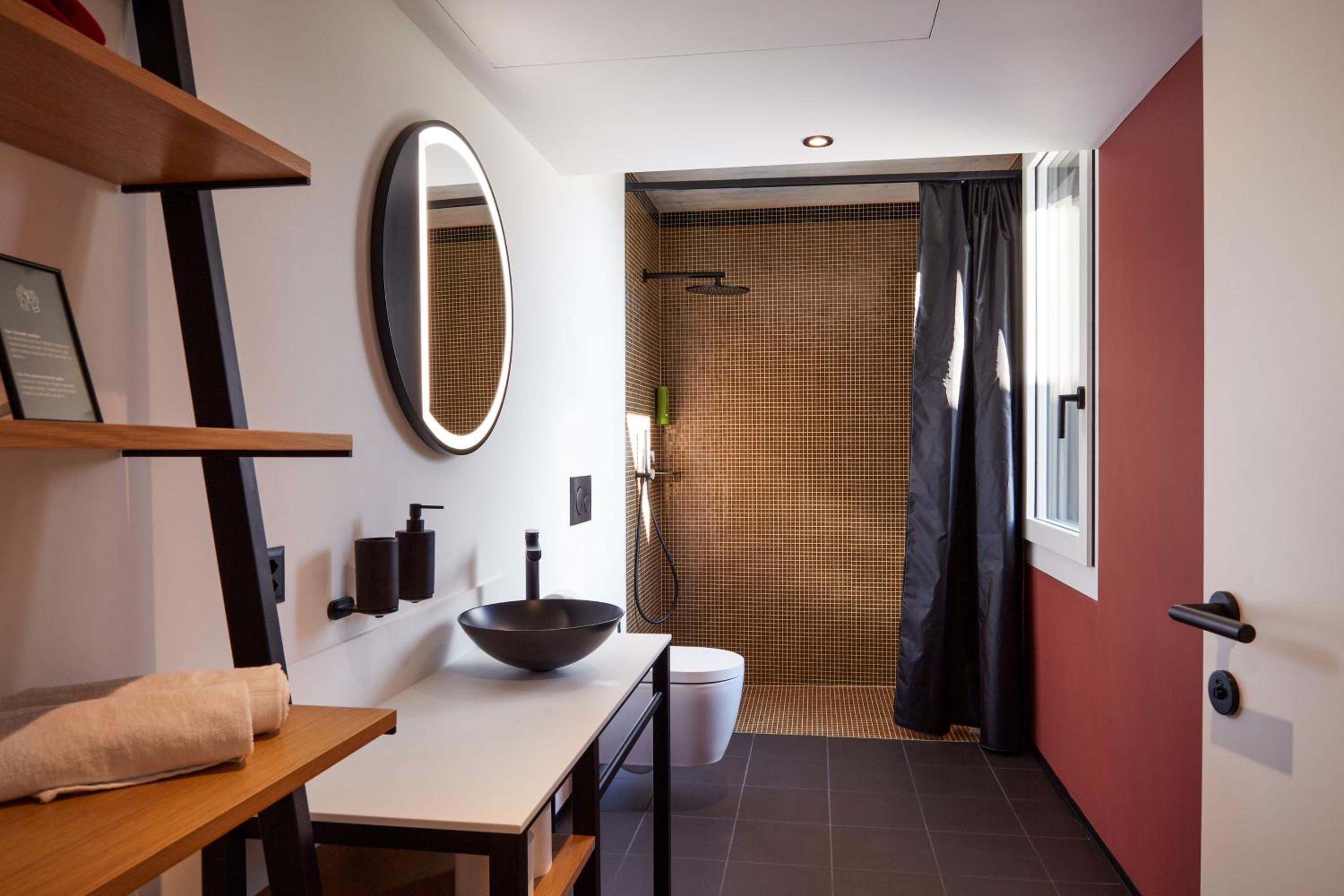 Superior King Room - Photo 4