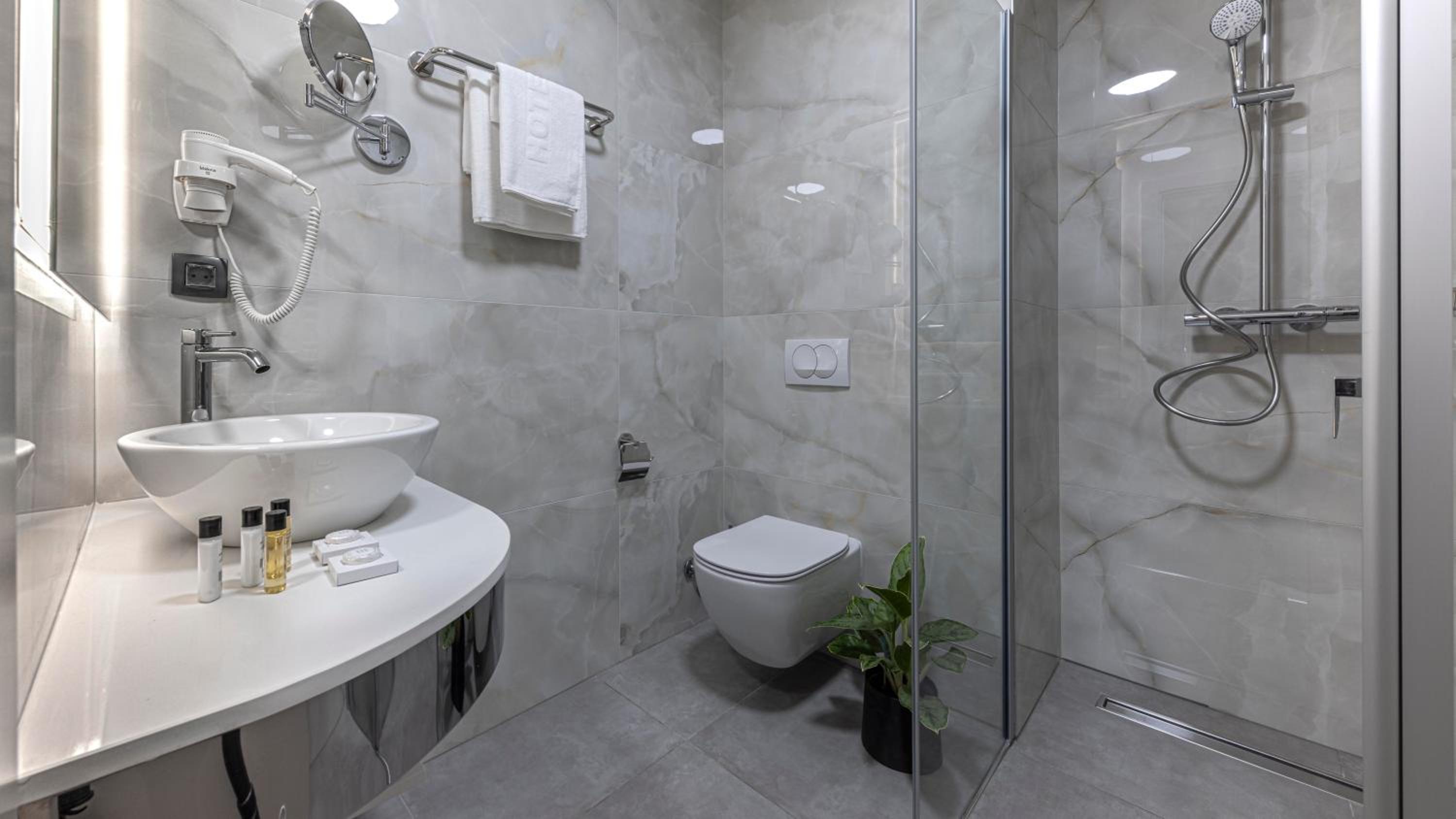 Deluxe Double Room with Extra Bed - Photo 3