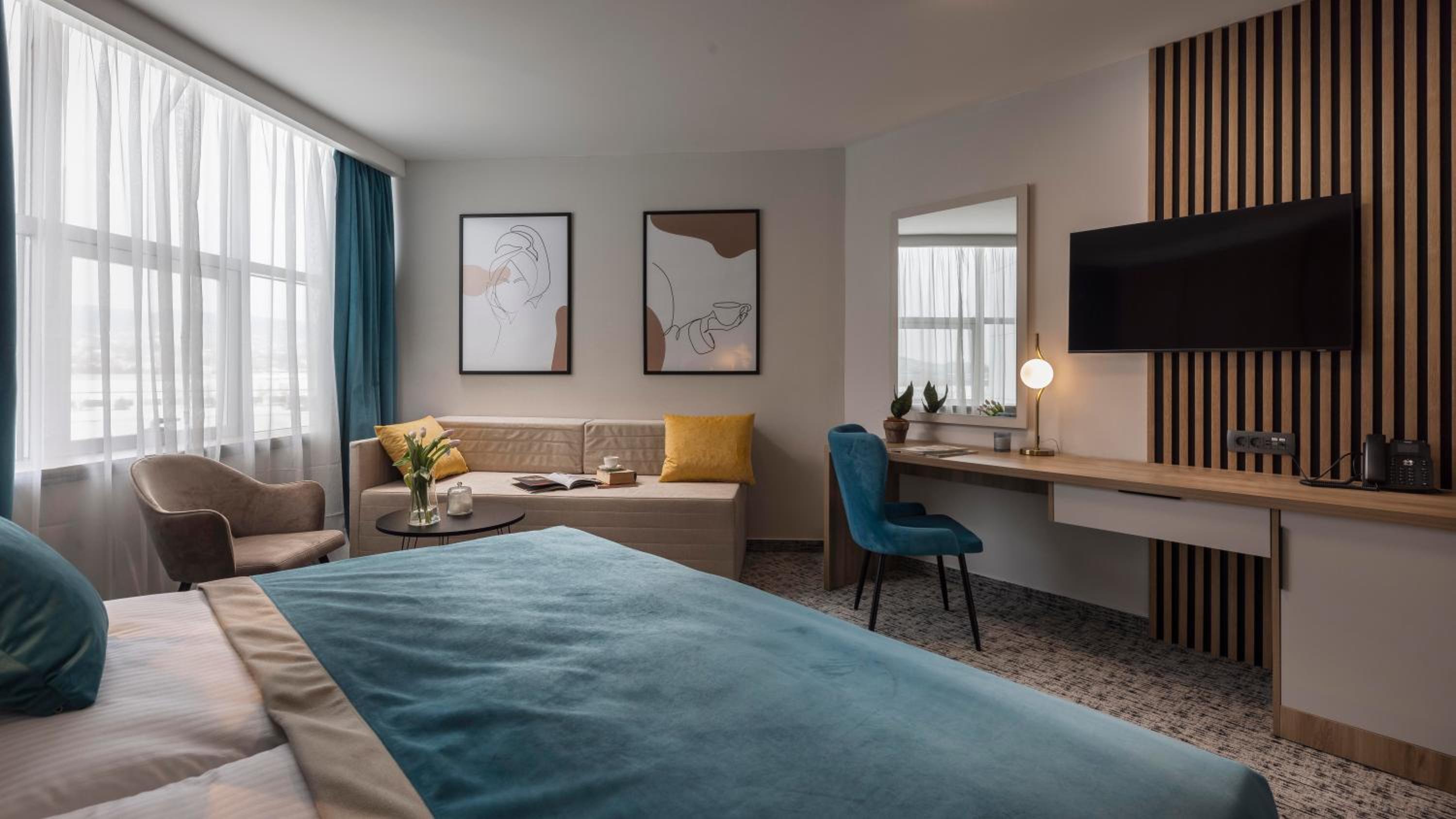Deluxe Double Room with Extra Bed - Photo 5