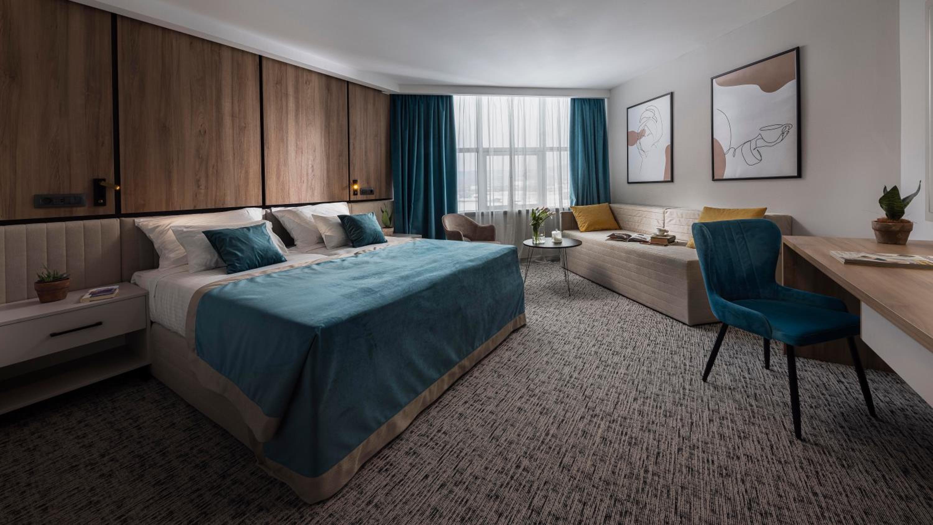 Deluxe Double Room with Extra Bed - Photo 1