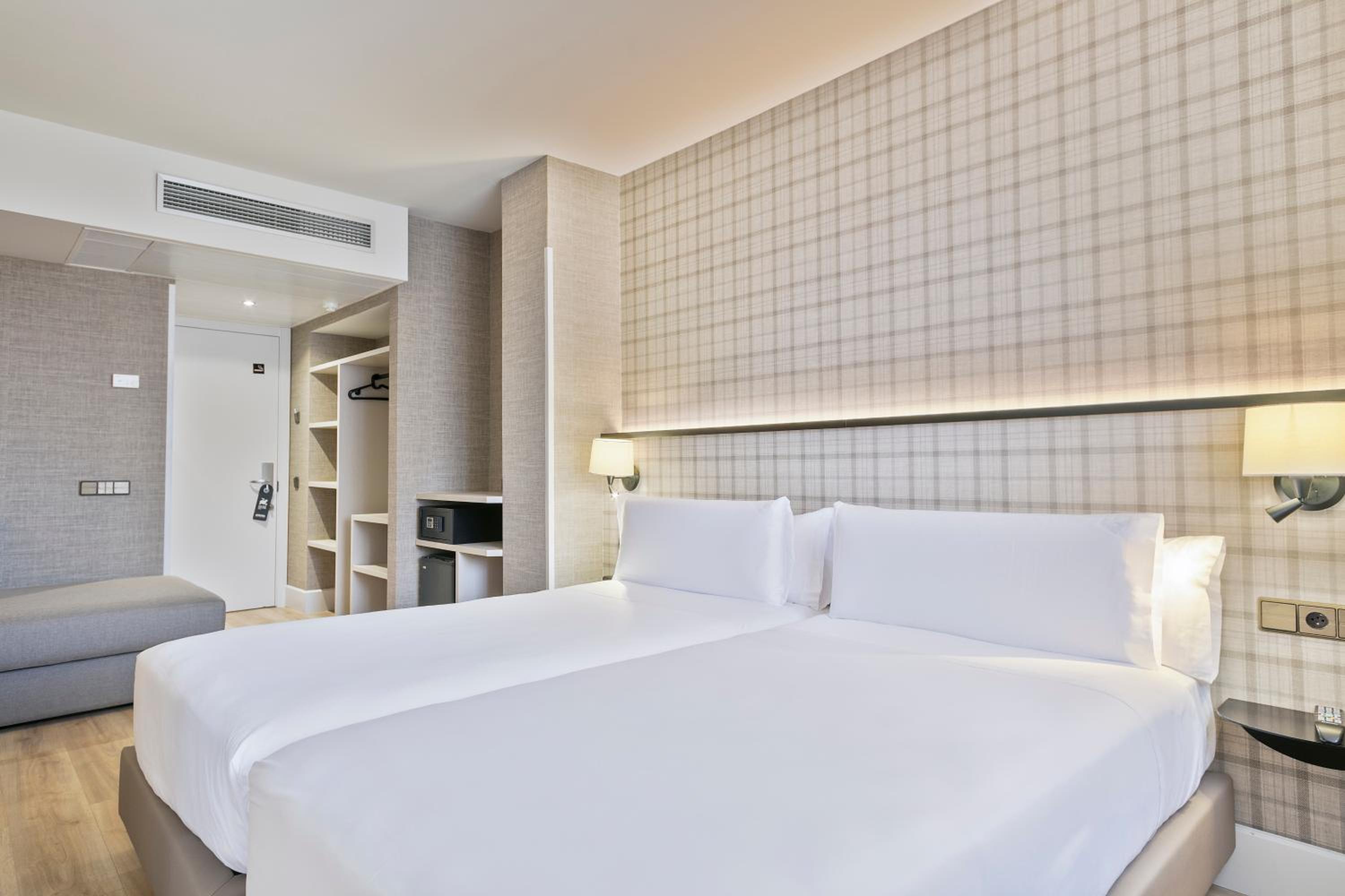 Superior Triple Room photo 3