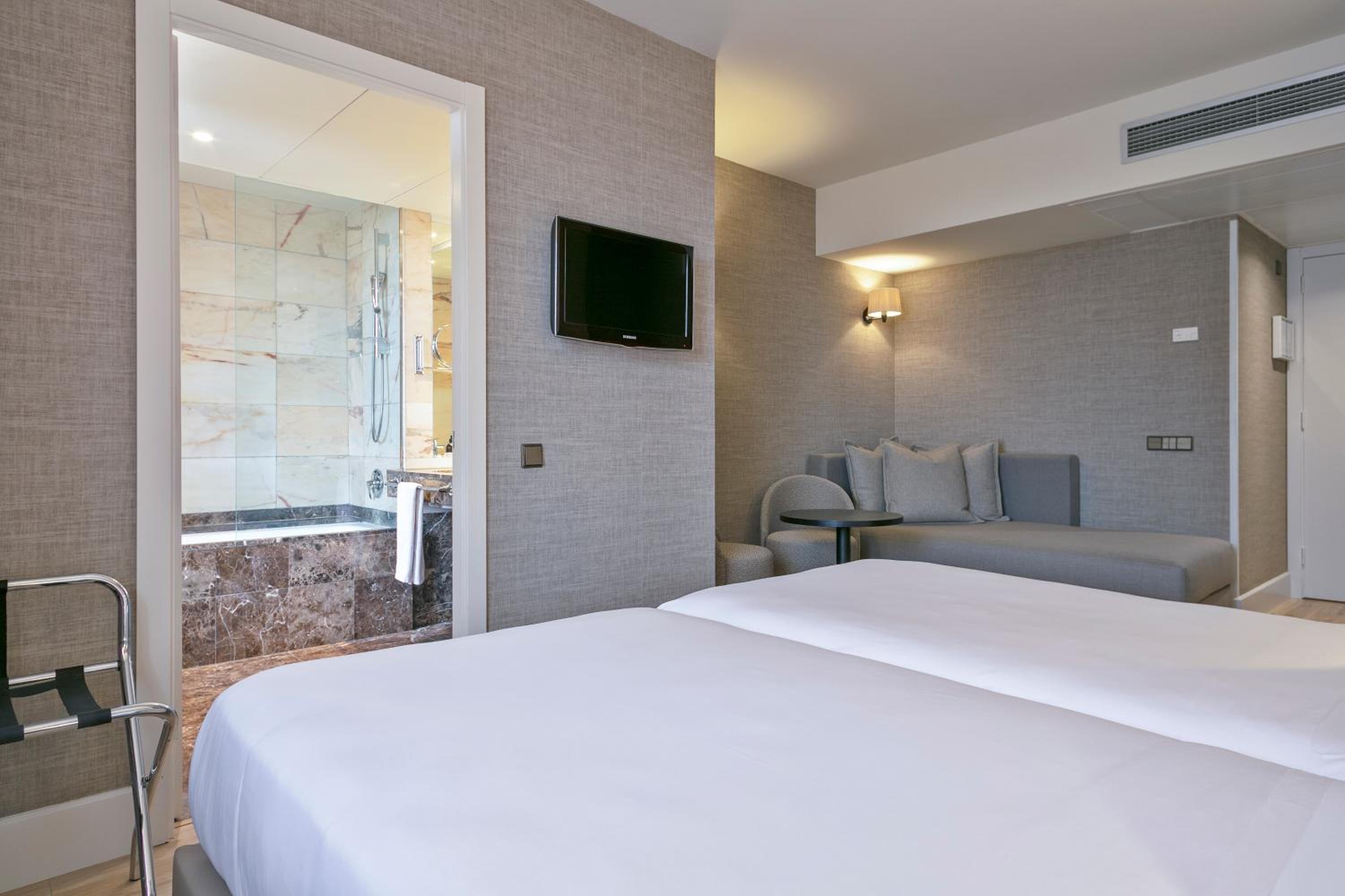 Superior Triple Room photo 3