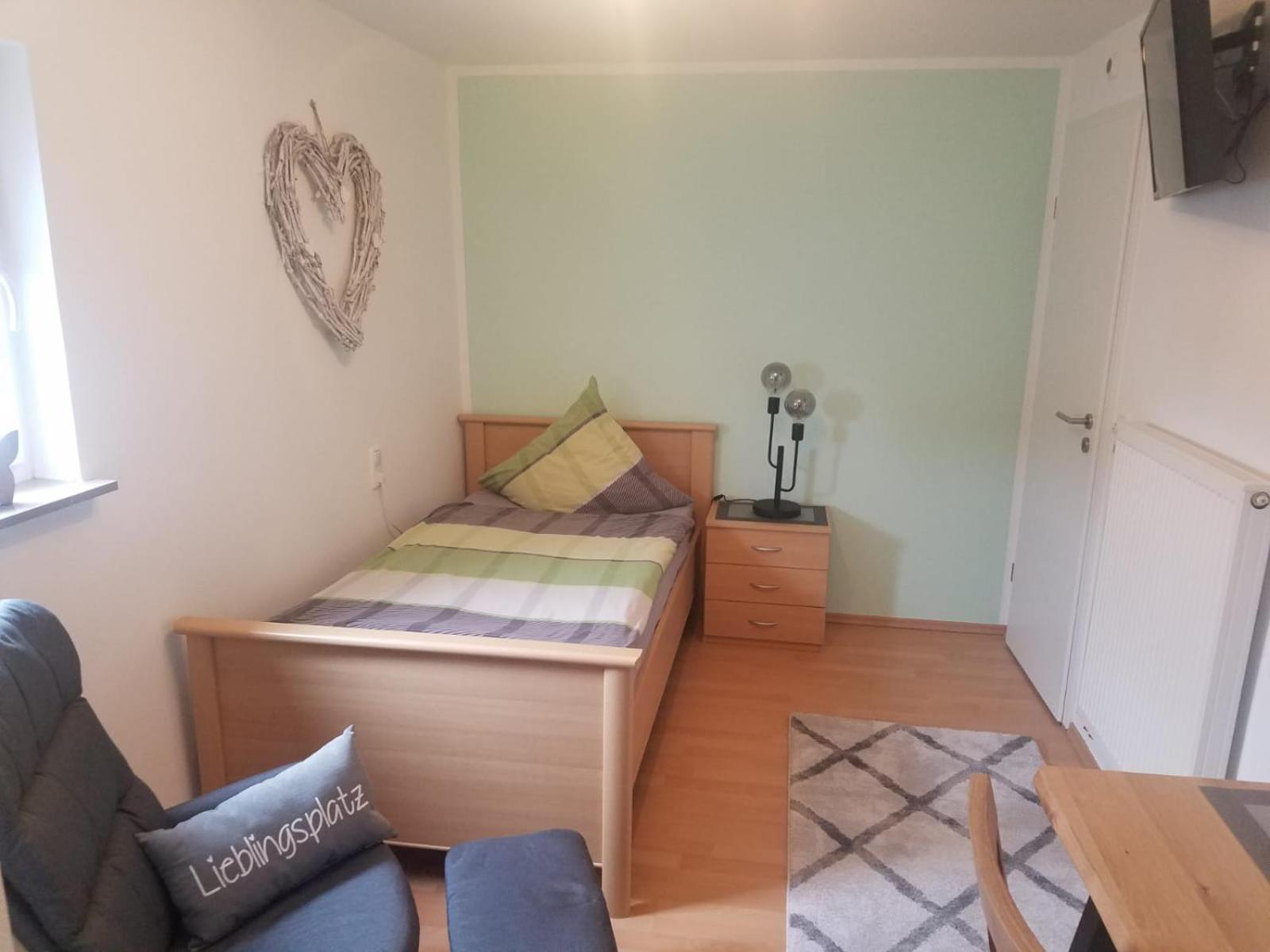 Single Room with Bathroom photo 1