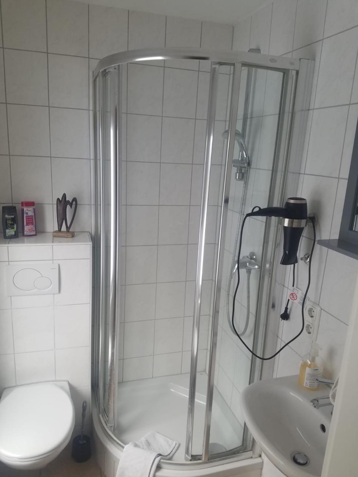 Single Room with Bathroom photo 2