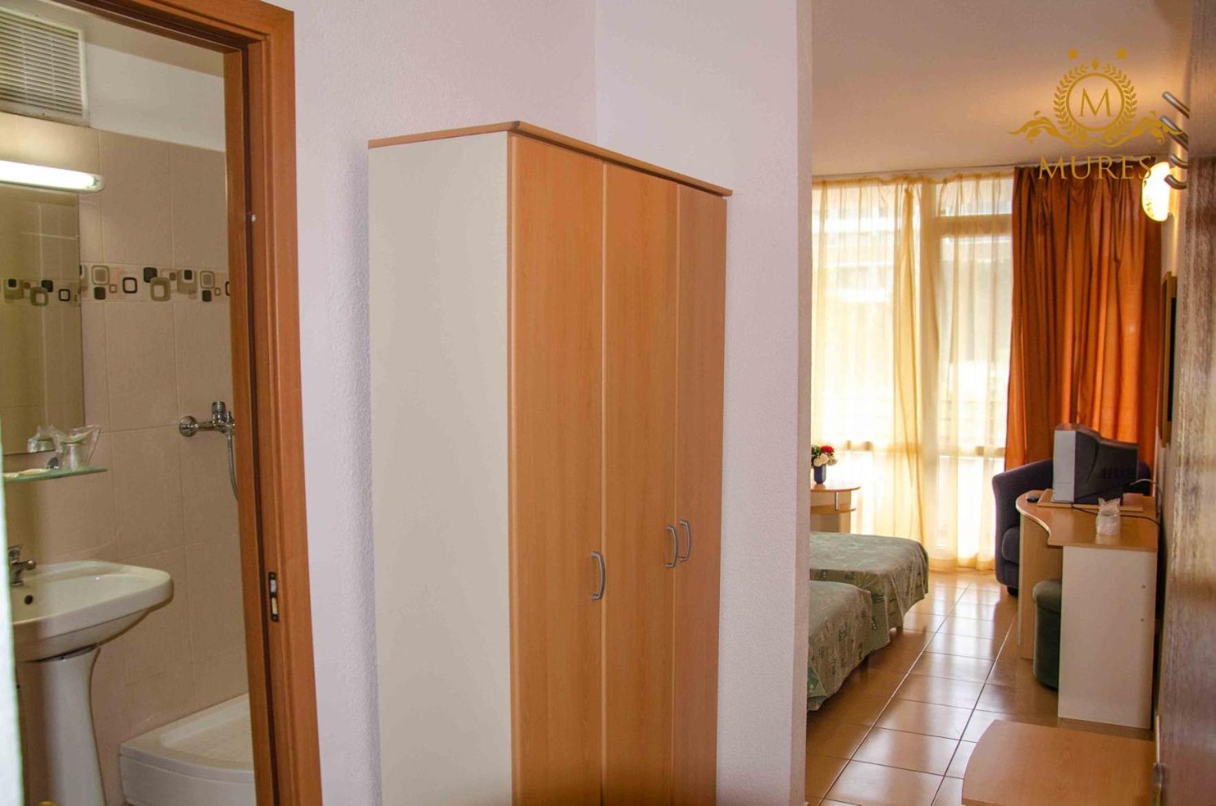 Double or Twin Room Ground Floor - Photo 4
