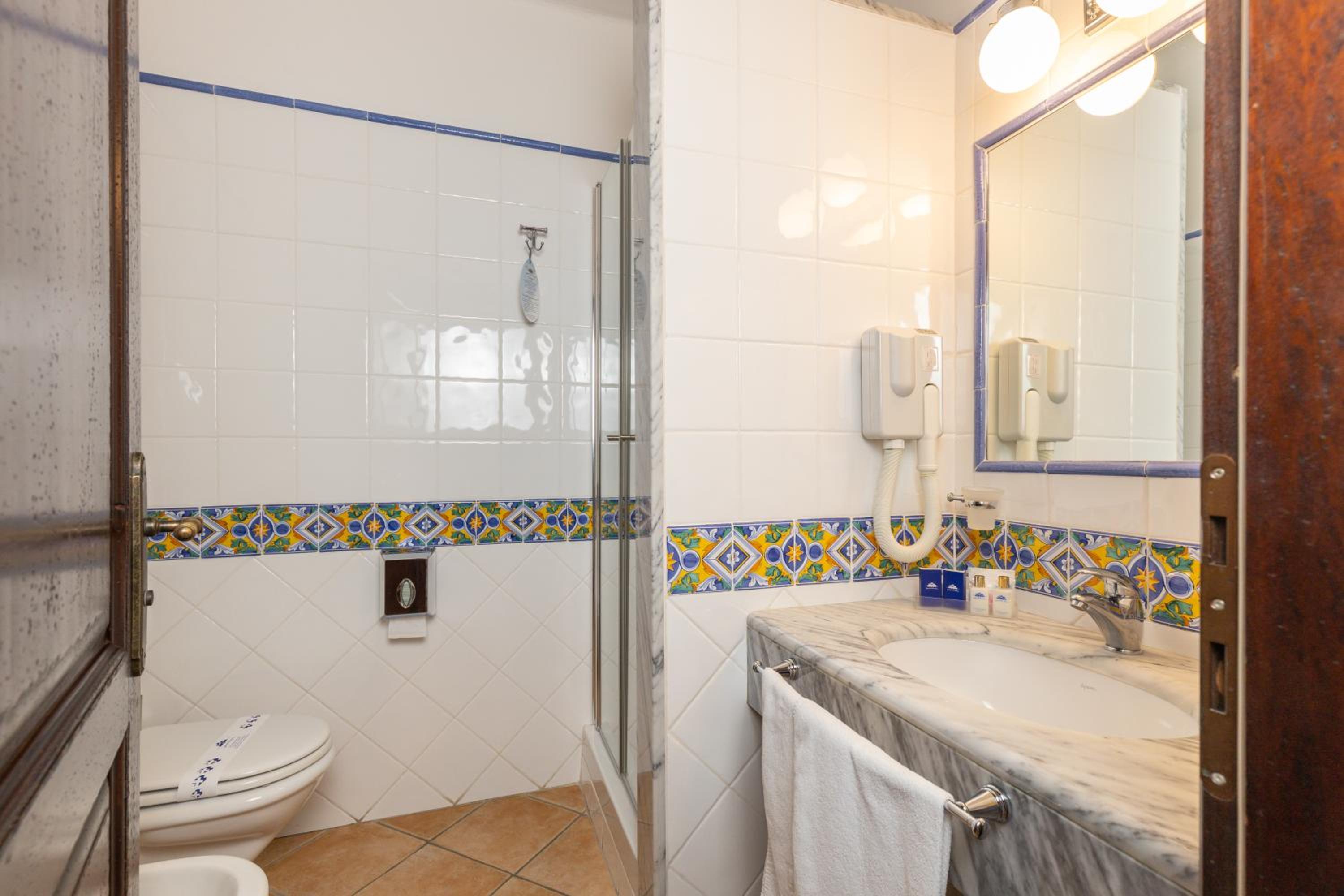 Double Room with Sea View - Photo 2
