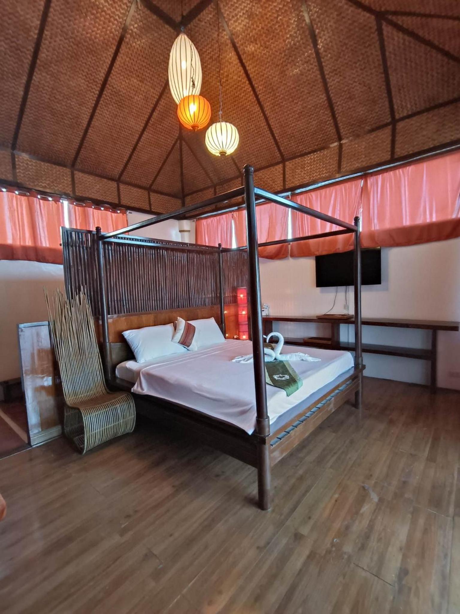 Deluxe Room - Photo 5