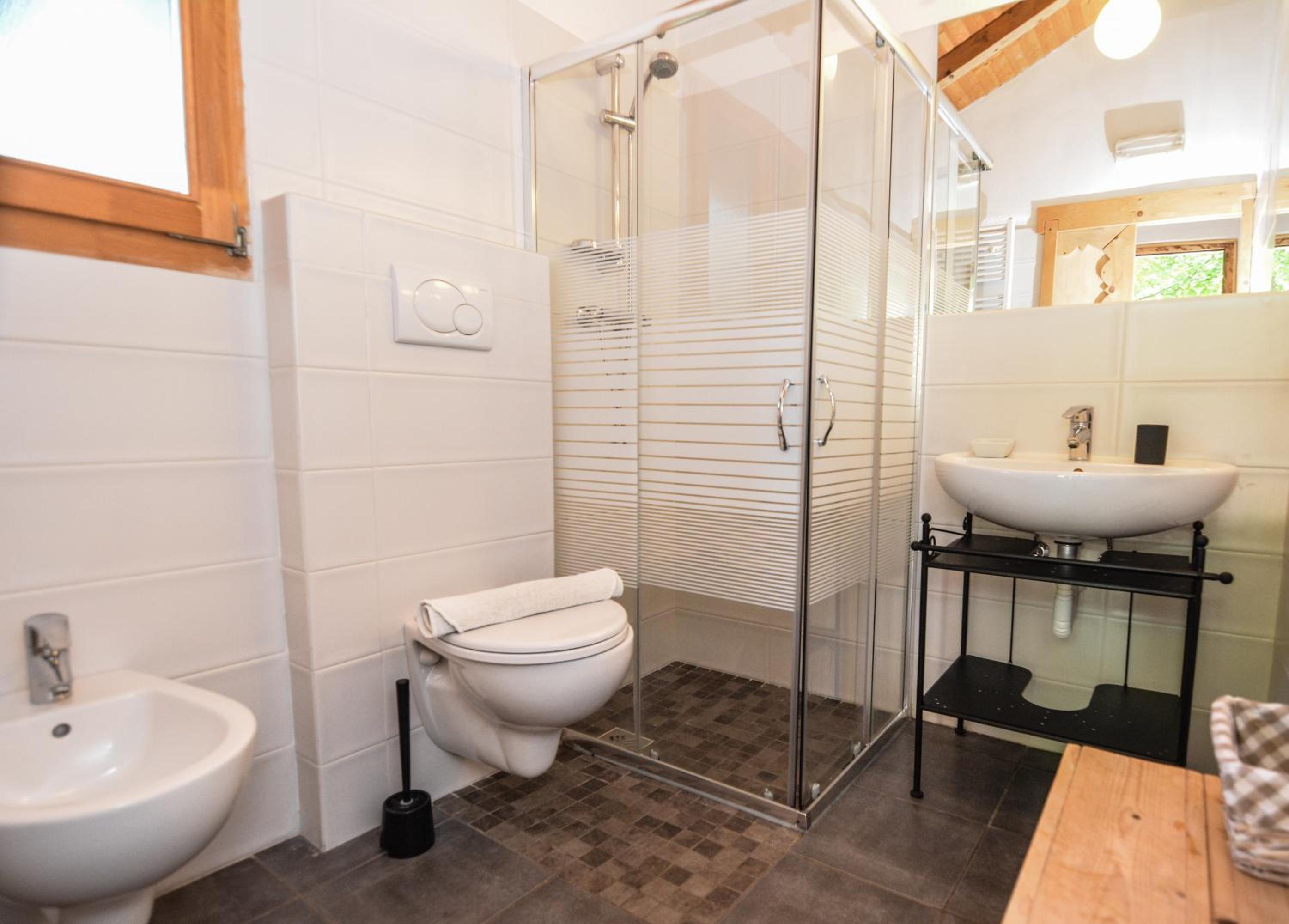 Double or Twin Room - Photo 9