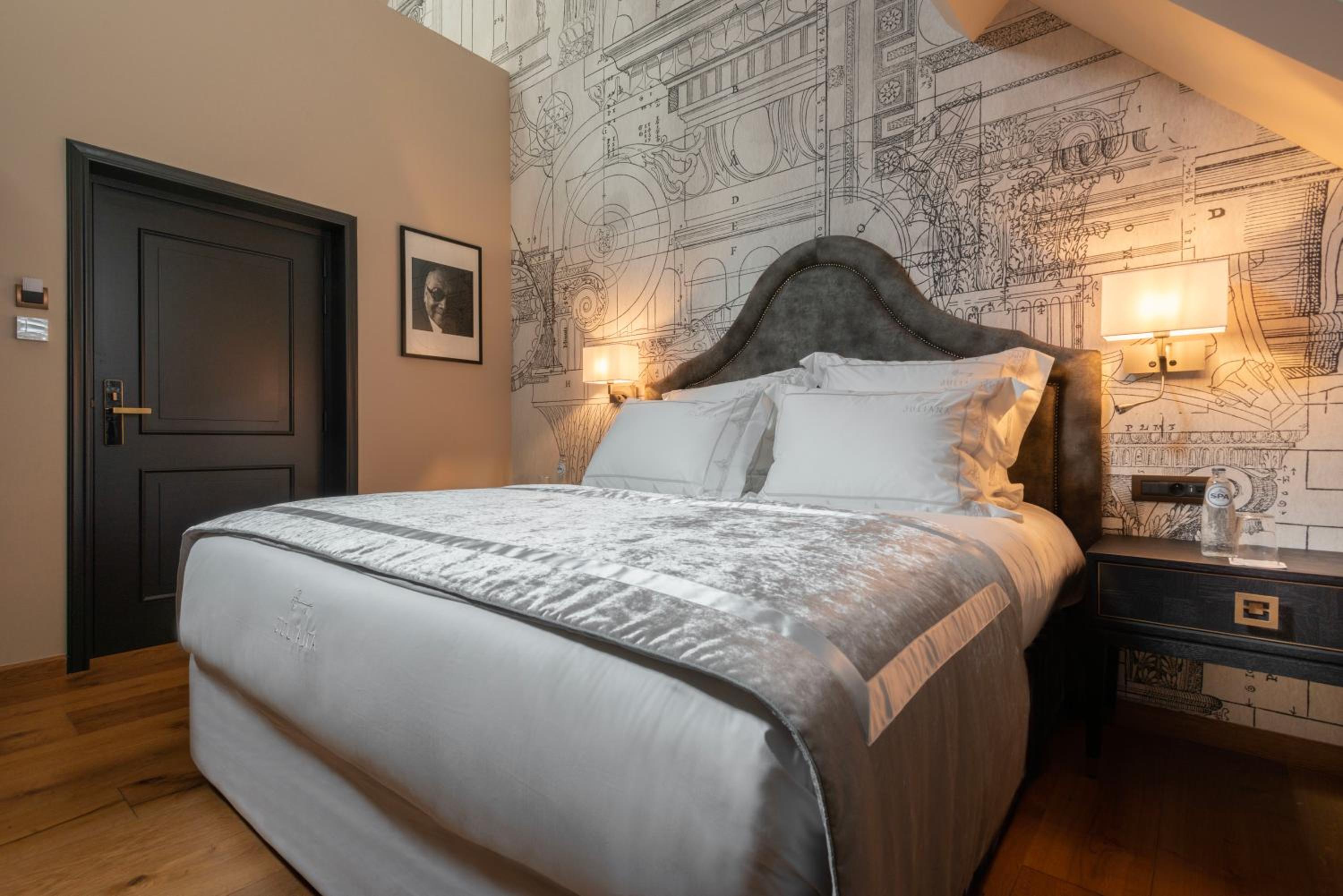 Premium Room - Photo 8