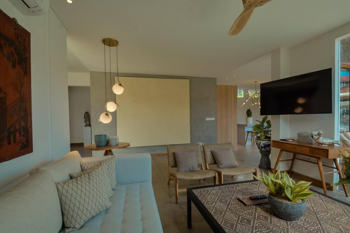 Three-Bedroom Villa - Photo 3