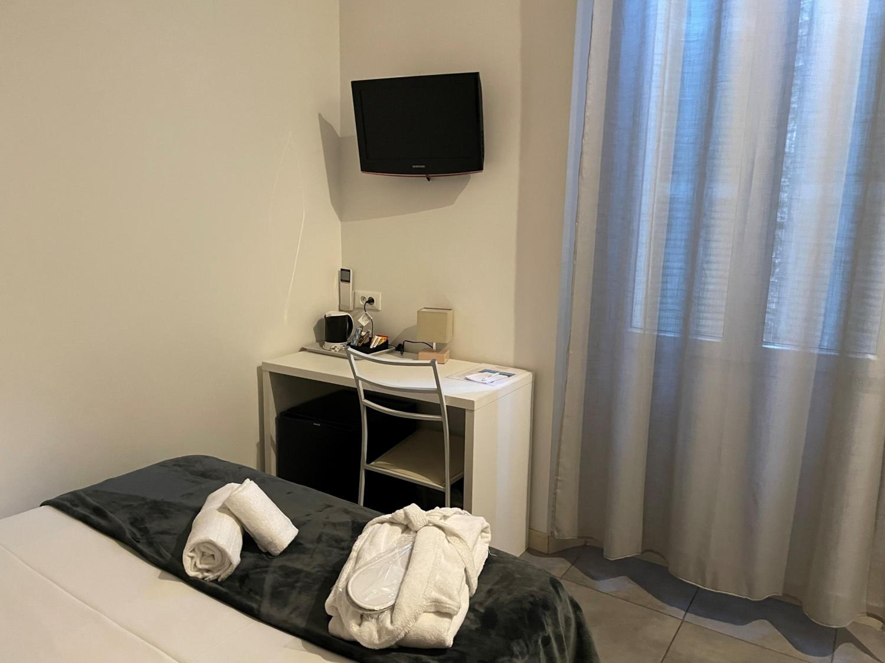 Double Room - Photo 1