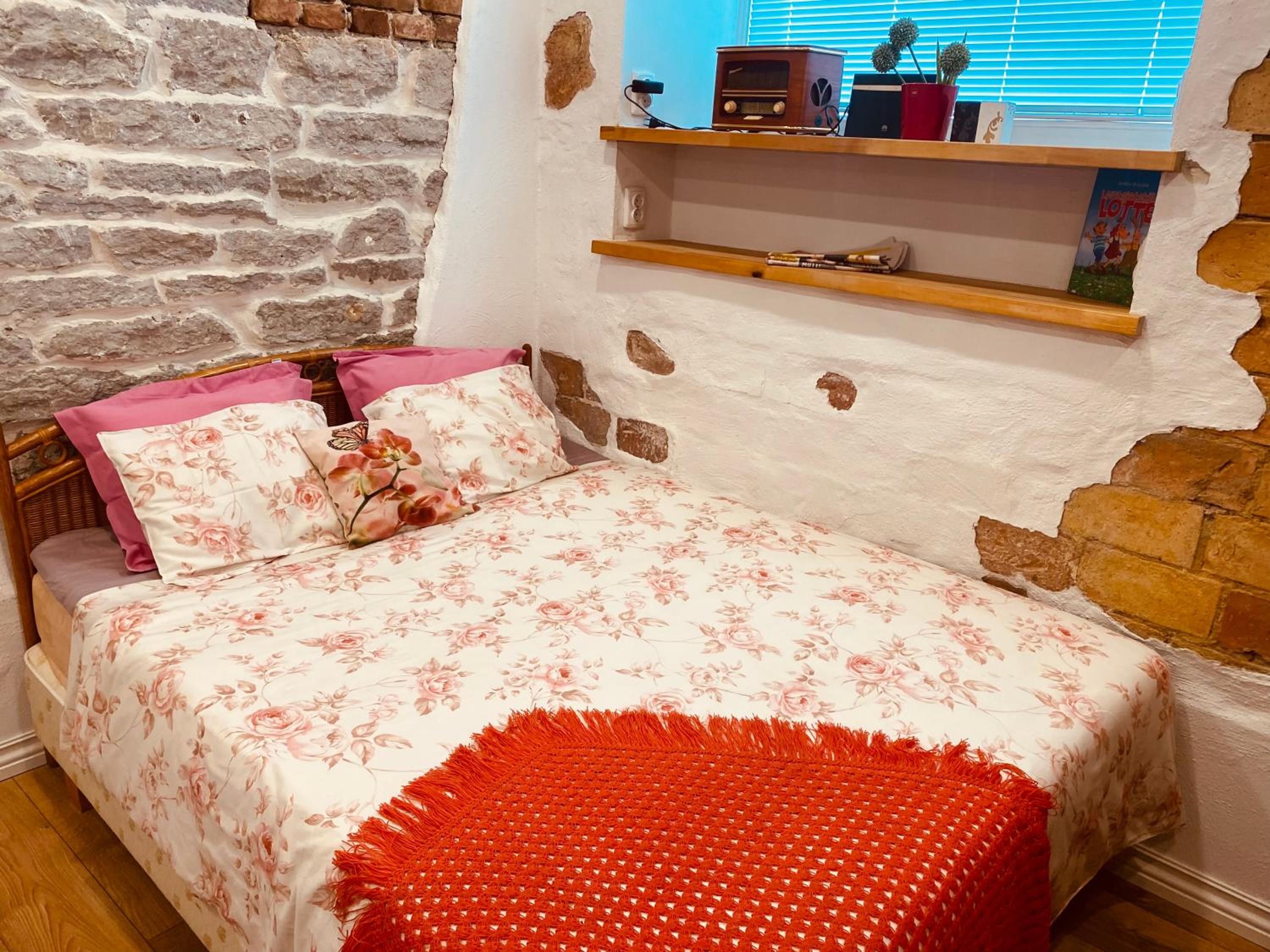 One-Bedroom Apartment - Photo 17